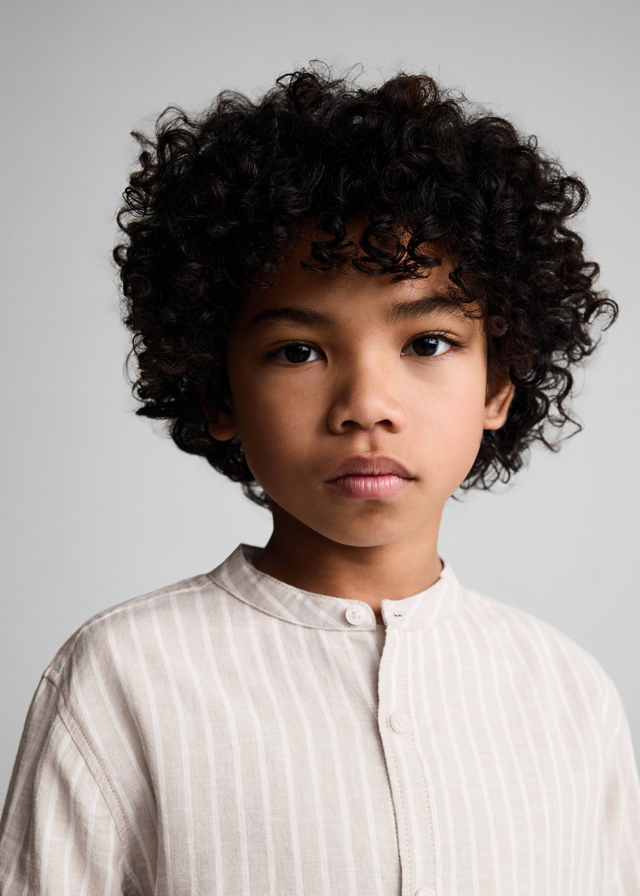 Camisa de linho às riscas com gola de mandarim - Pormenor do artigo 1