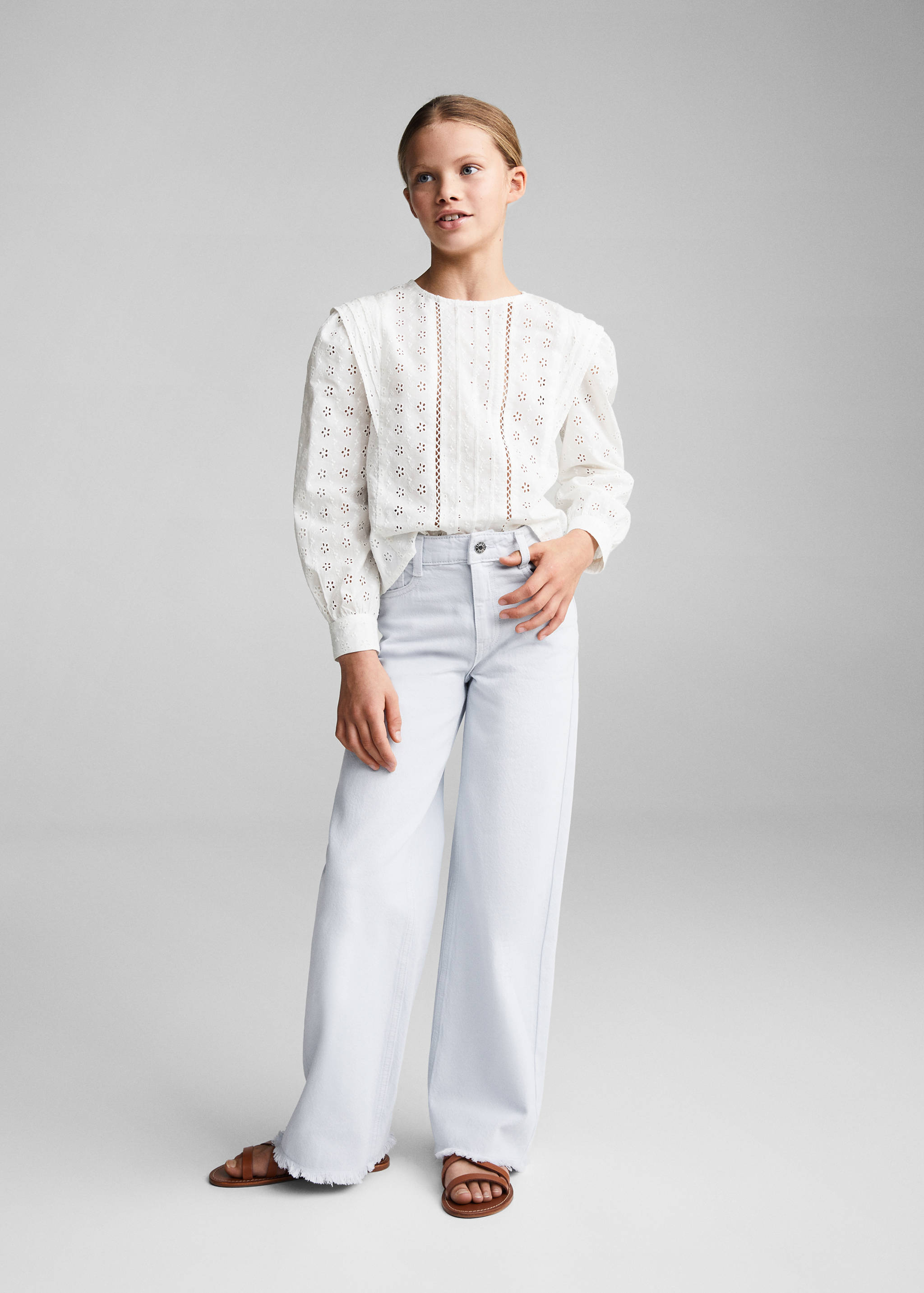 Джинсы wideleg с необработанными краями - Общий план