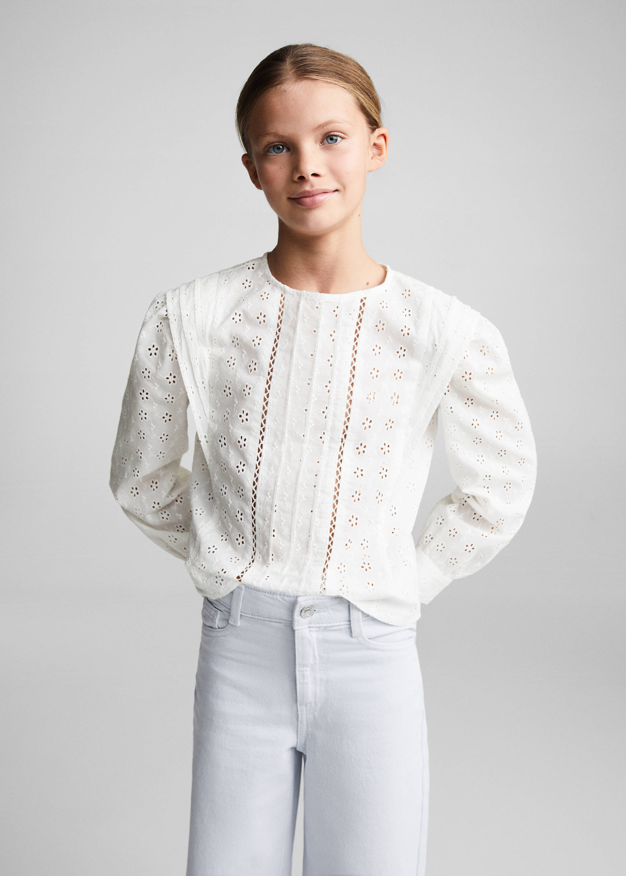 Джинсы wideleg с необработанными краями - Средний план