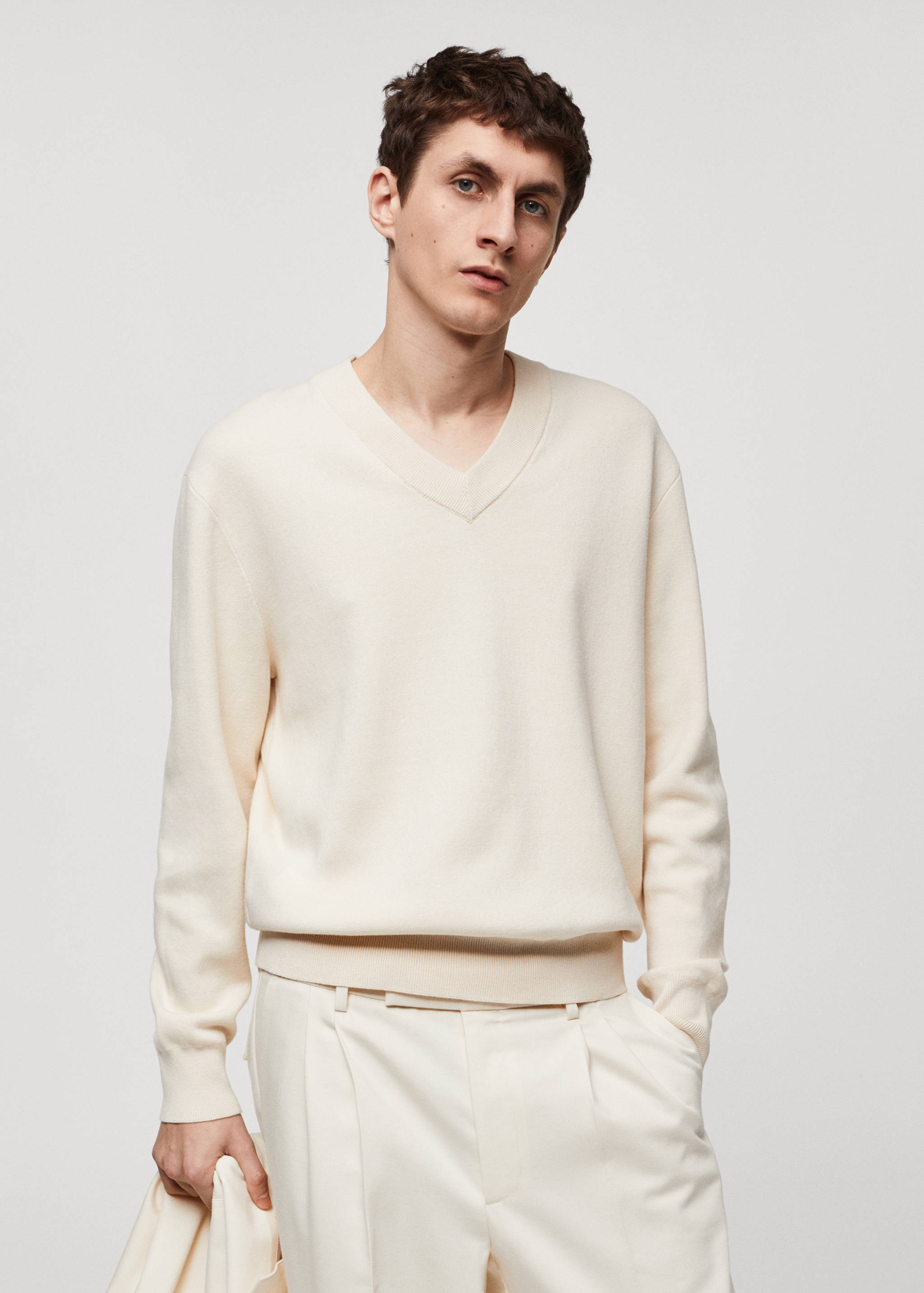 V-neck knit sweater - Medium plane