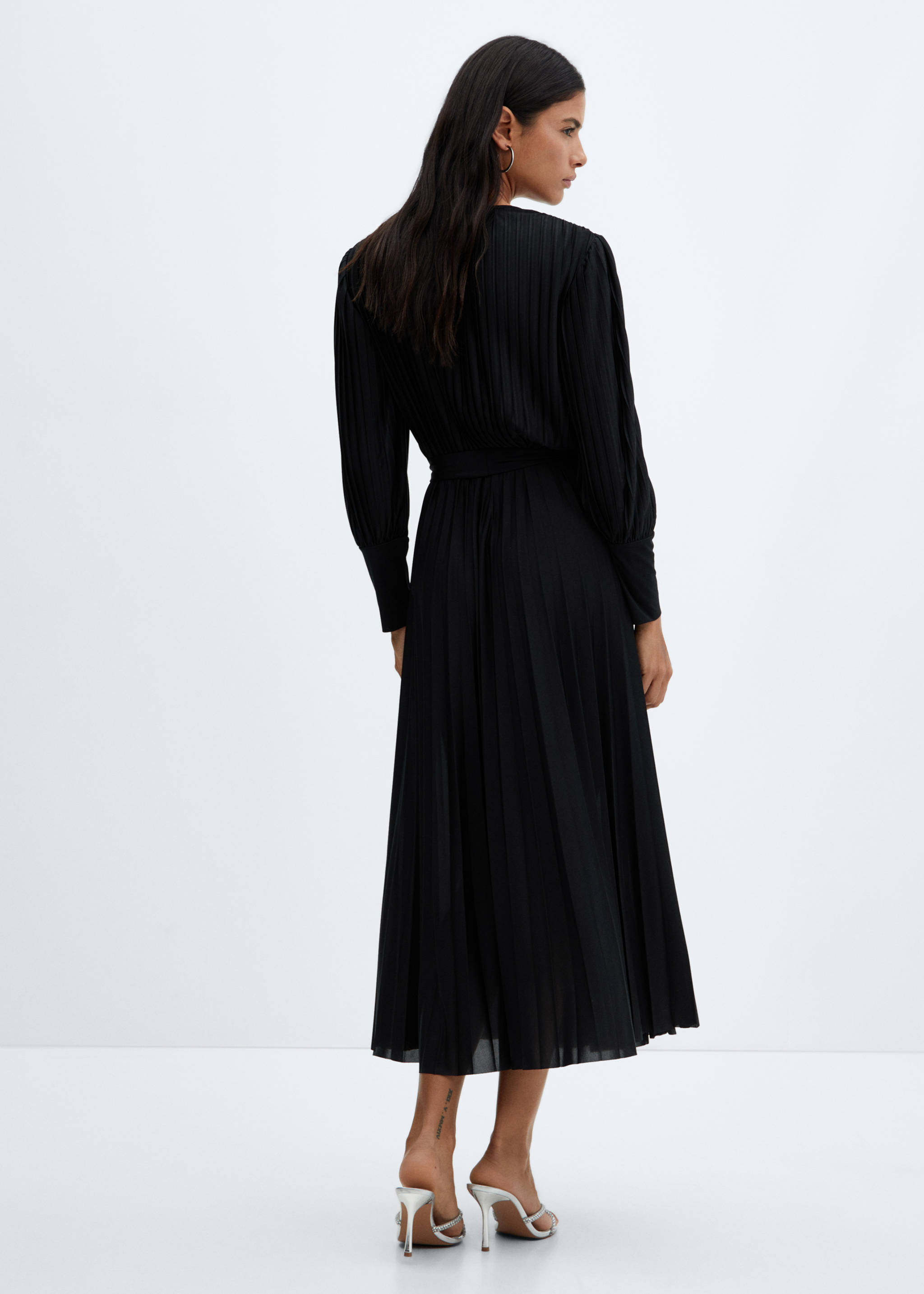 Платье с запáхом и плиссировкой - Обратная сторона изделия