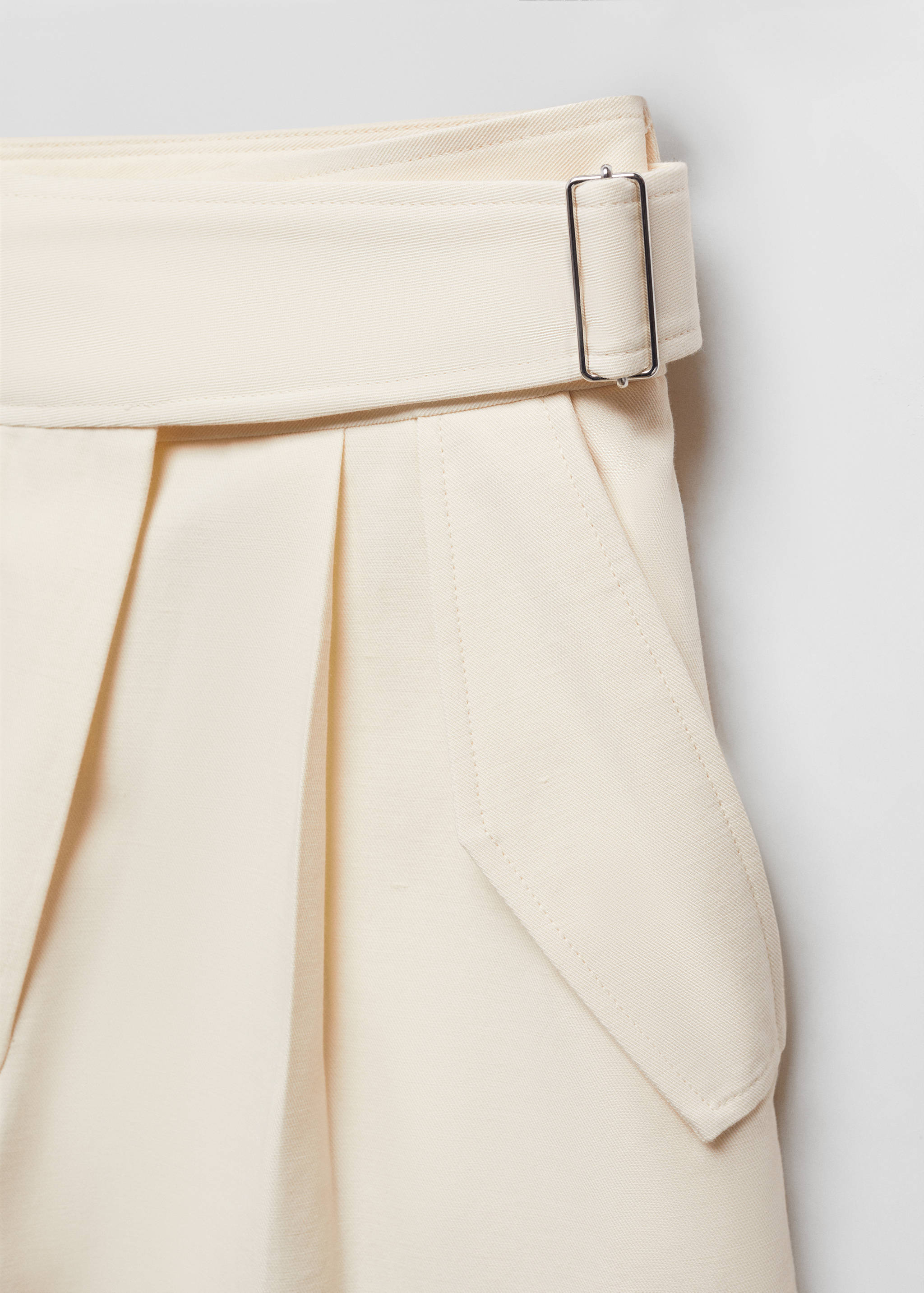 Crossed pleated trousers - Details of the article 8
