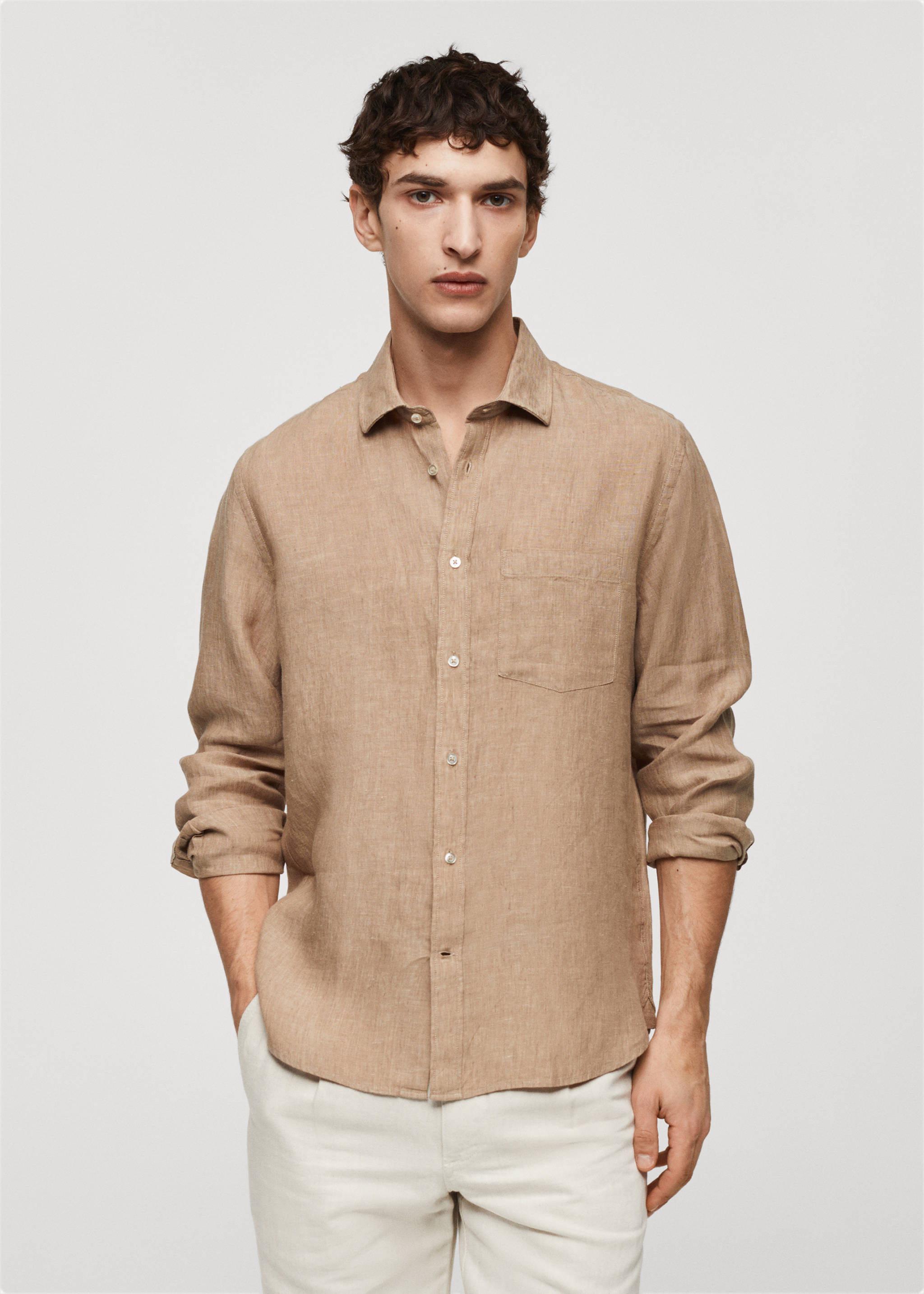 Camisa classic fit de 100% linho - Plano médio