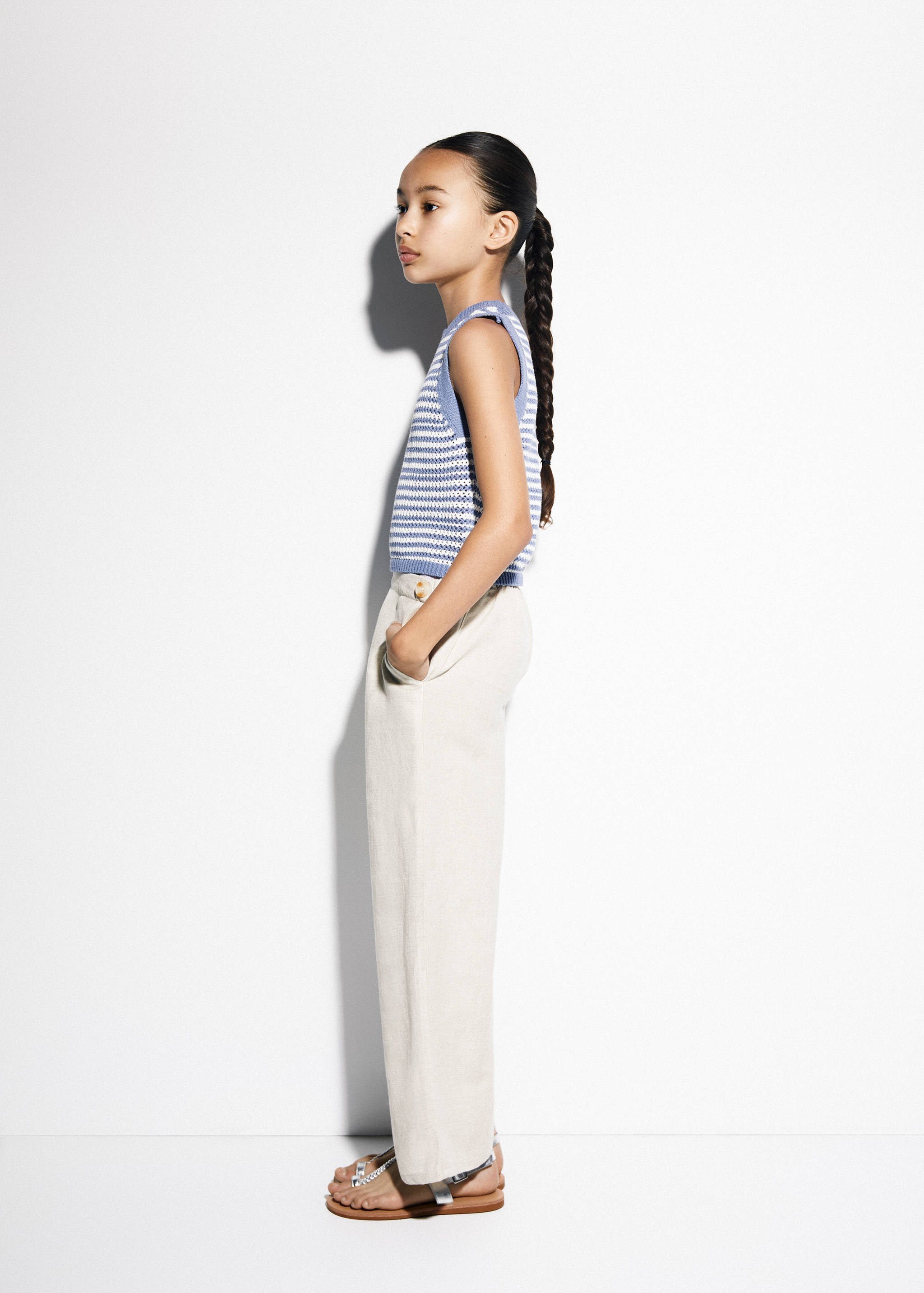 Striped knitted gilet - General plane