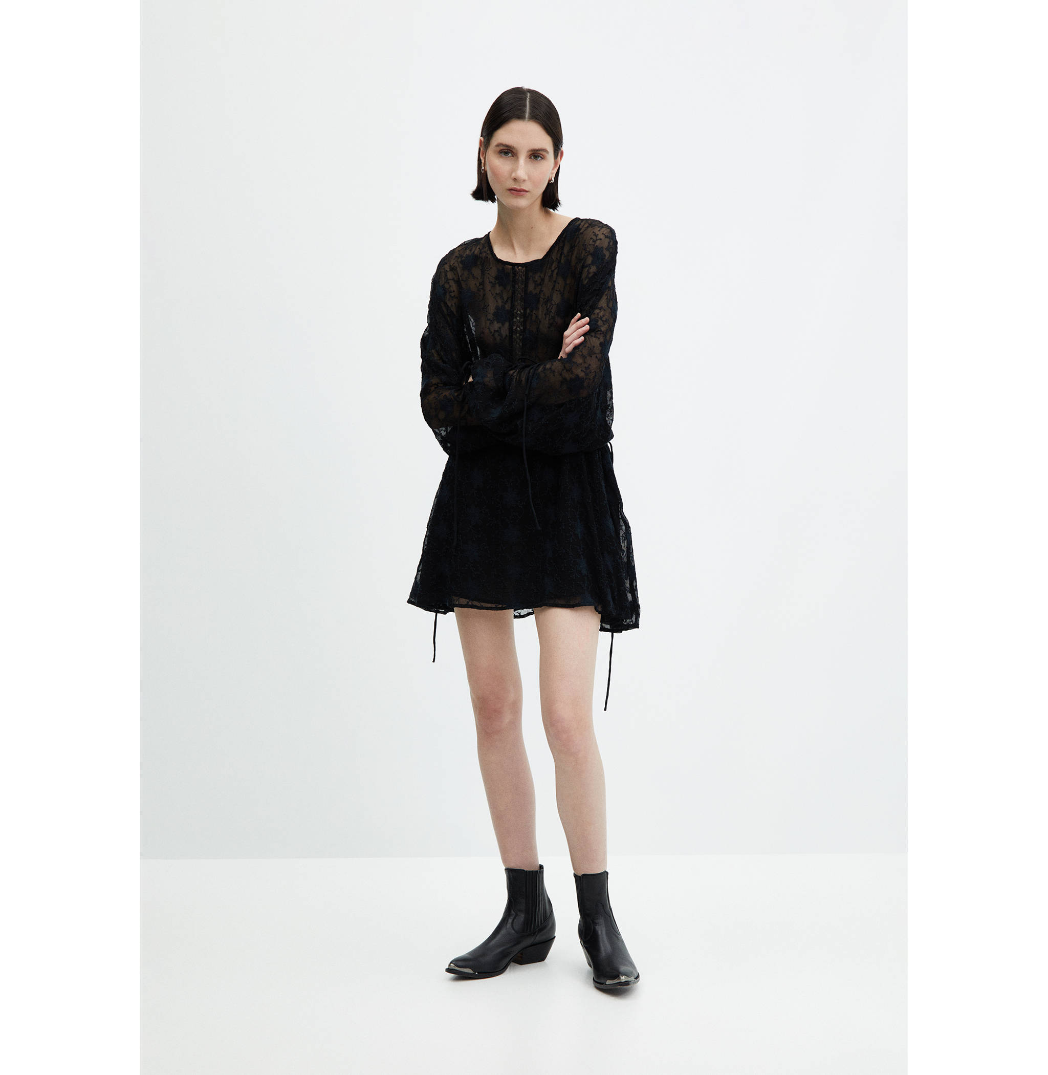 Puff-sleeved embroidered dress - General plane