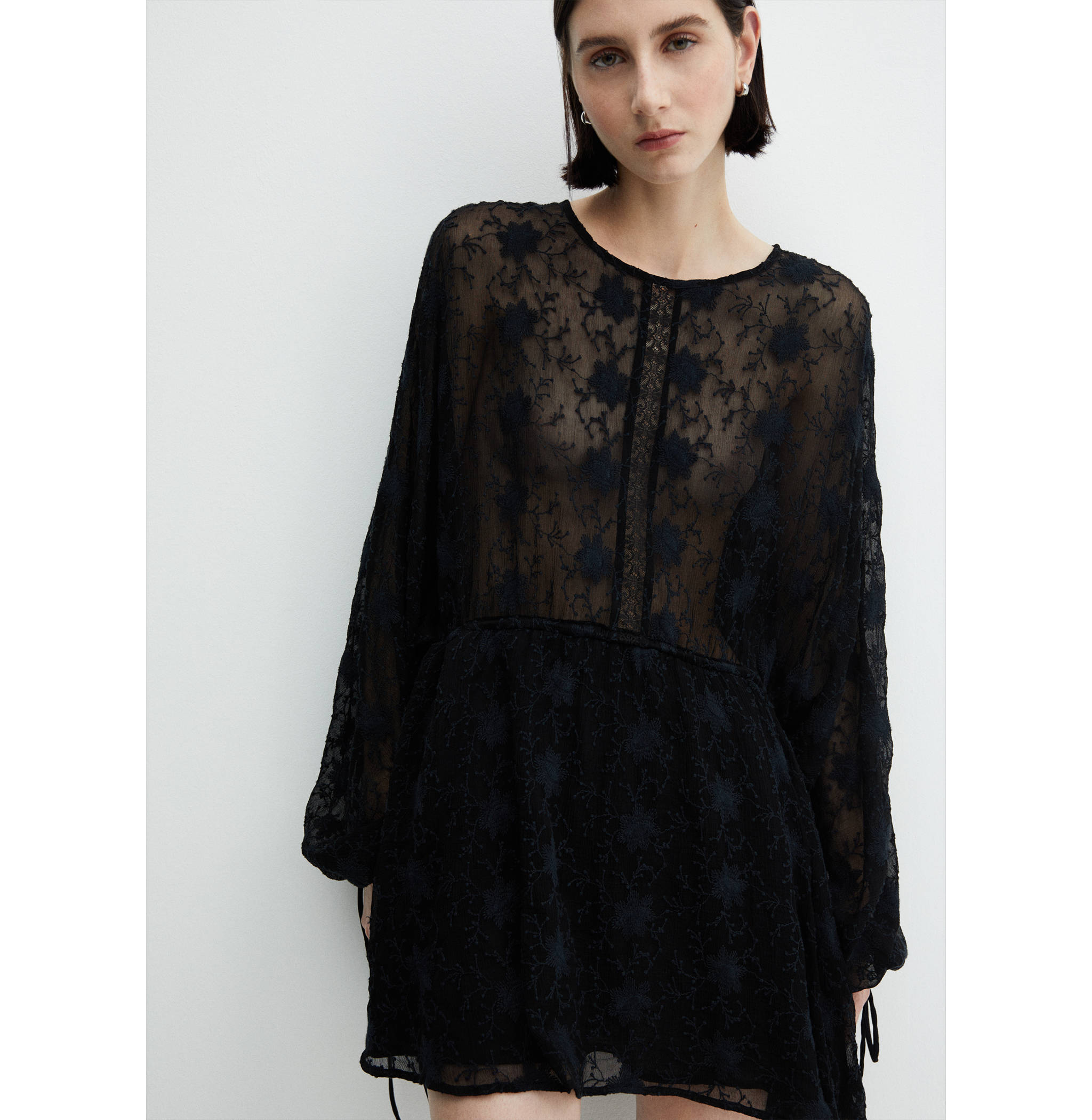 Puff-sleeved embroidered dress - Medium plane