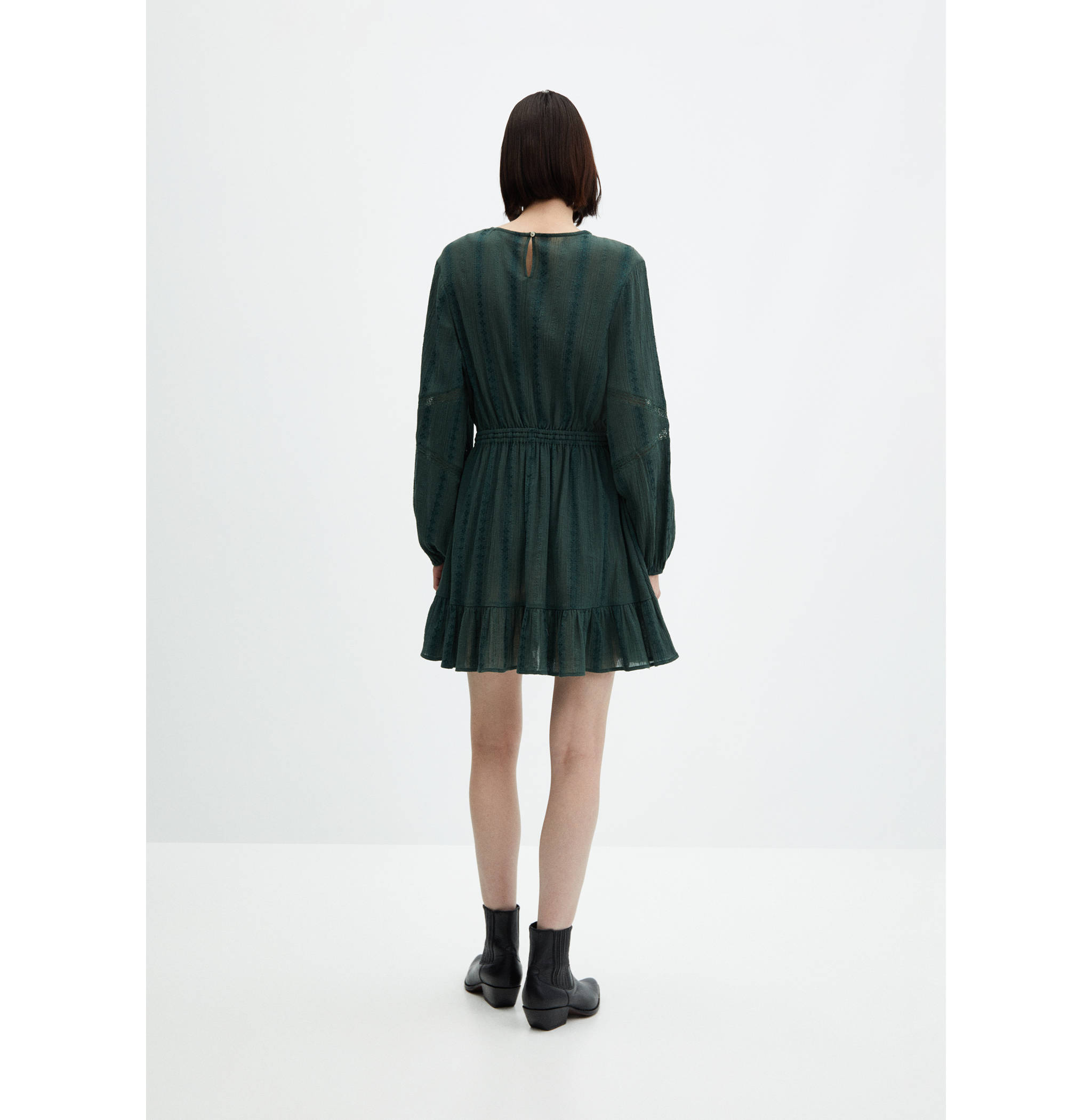 Puff-sleeved embroidered dress - Reverse of the article