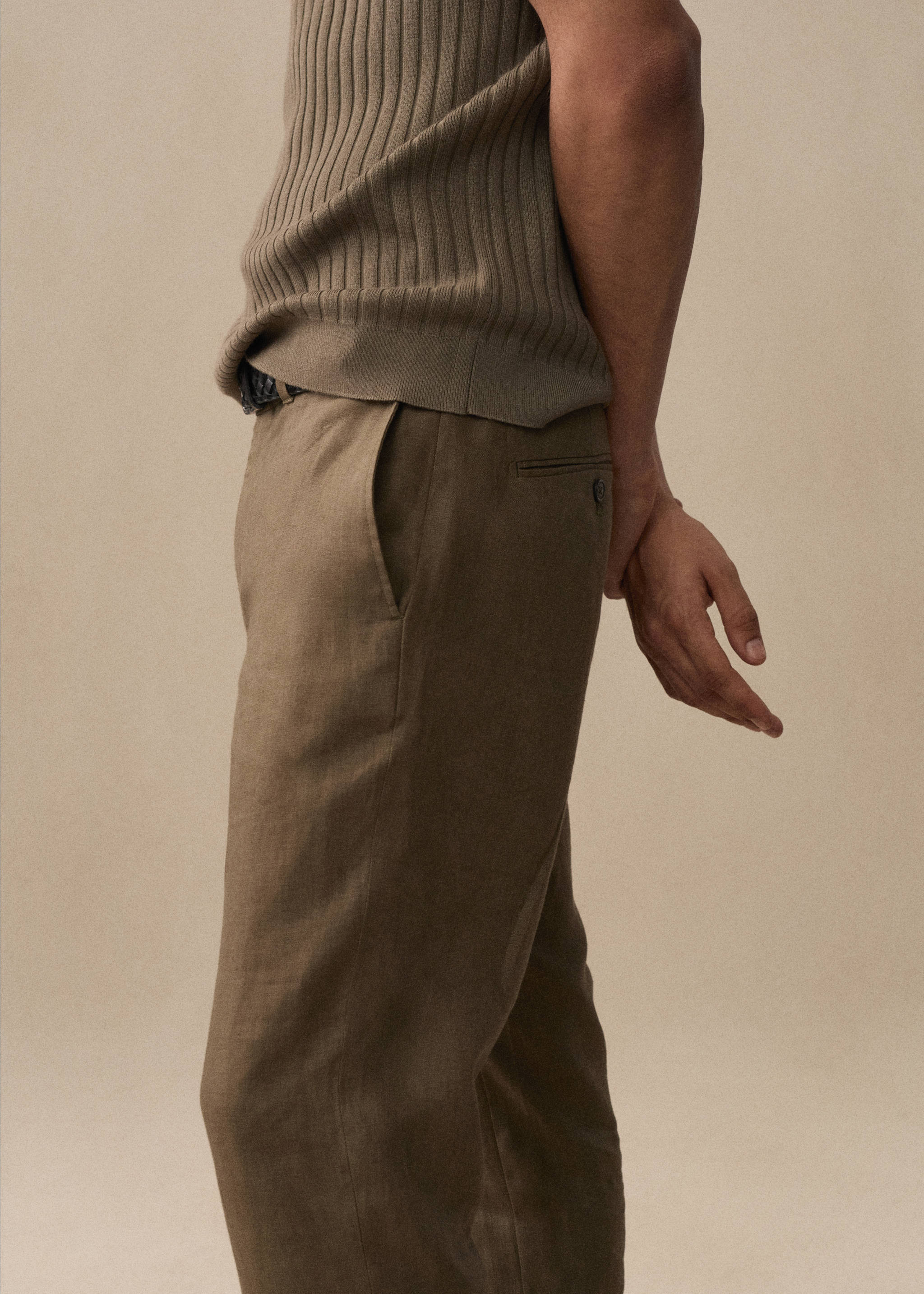 Slim-fit 100% linen trousers - Details of the article 5