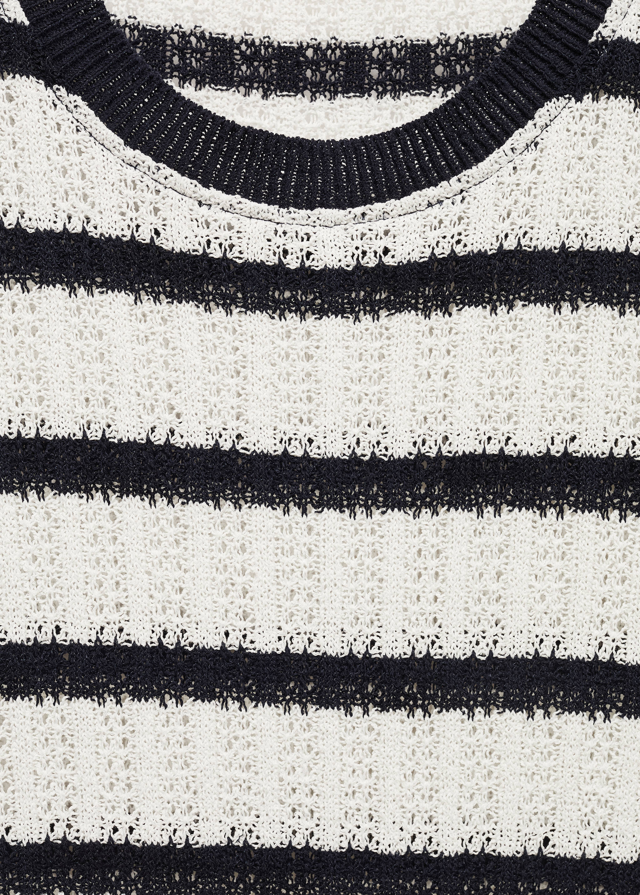 Gestreiftes Regular Fit-T-Shirt mit Lochmuster - Detail des Artikels 8