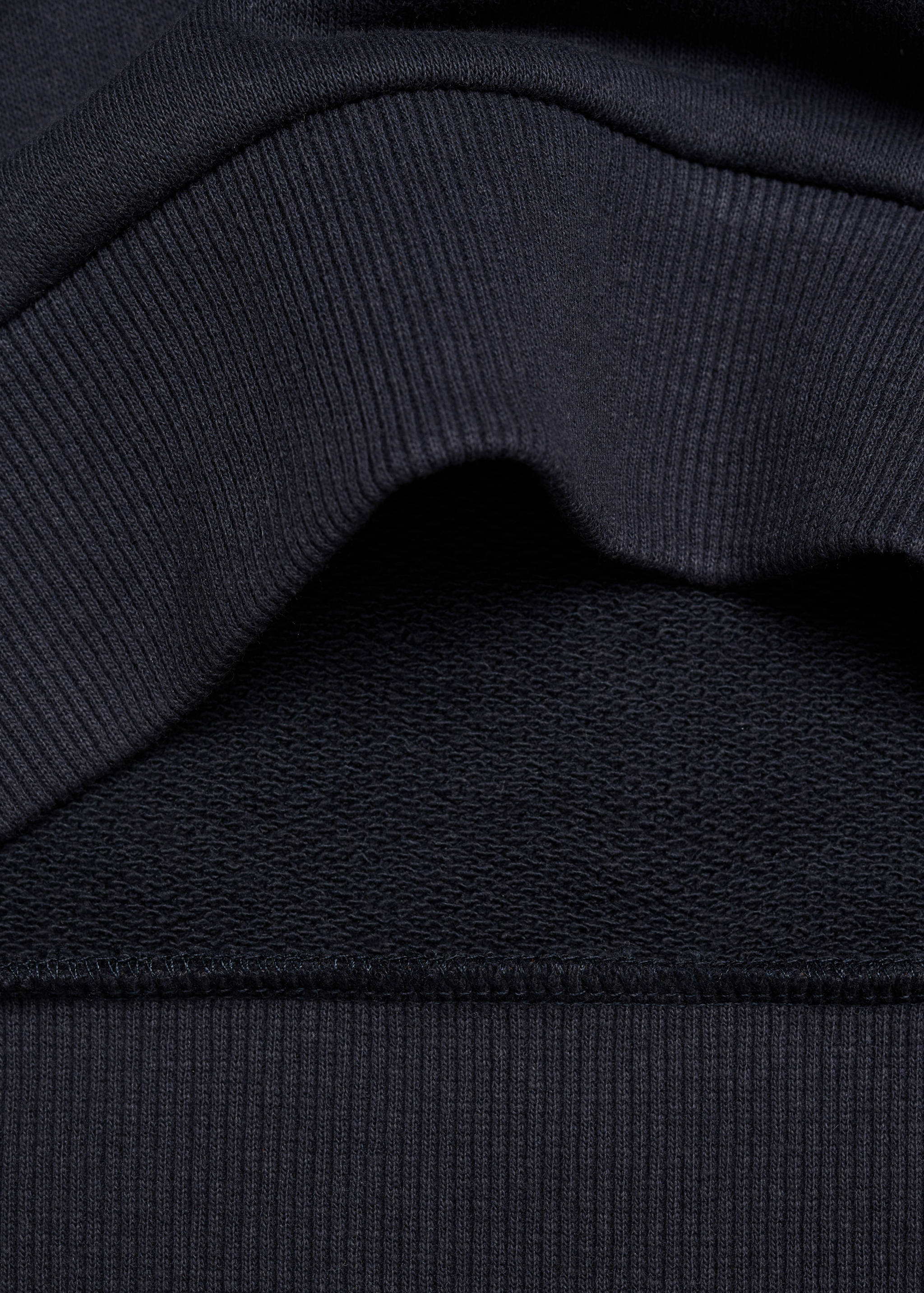 Свитшот с принтованной надписью - Деталь изделия 0