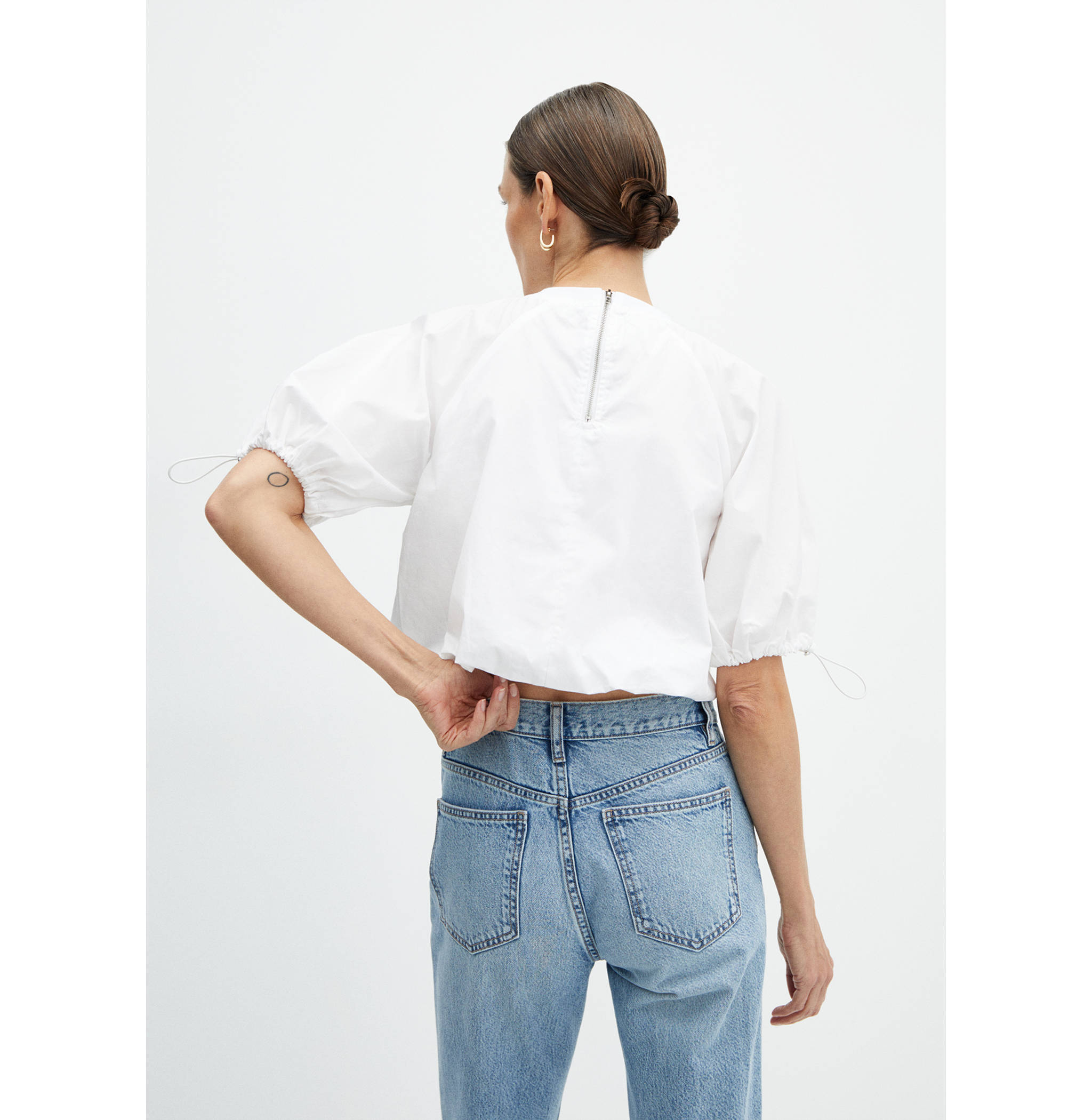 Puffed sleeves blouse - Reverse of the article