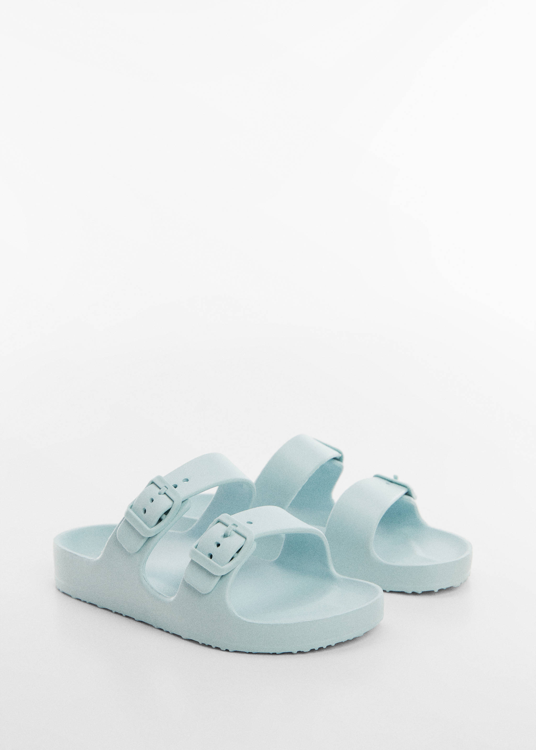 Claquettes boucles - Plan moyen