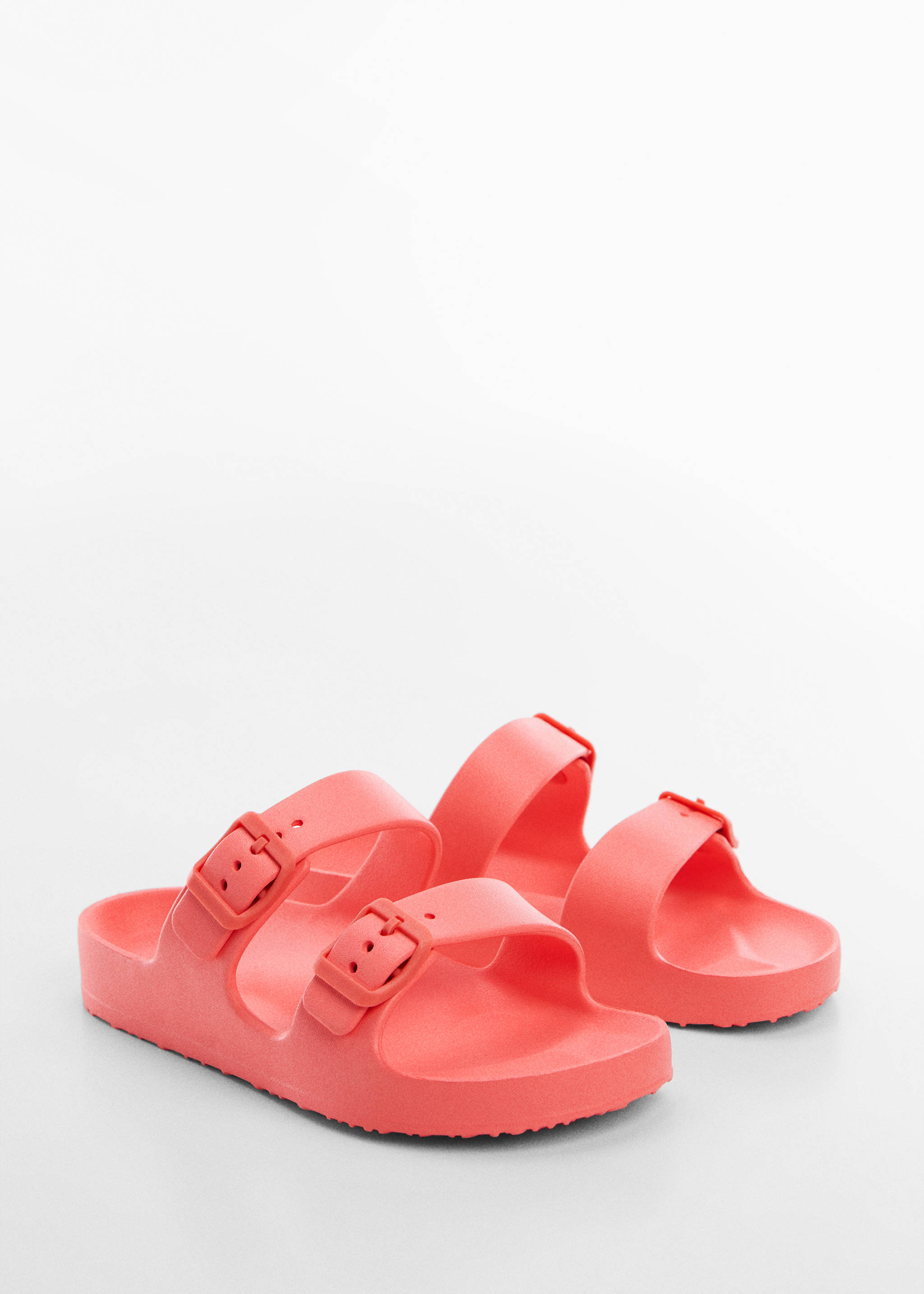 Claquettes boucles - Plan moyen