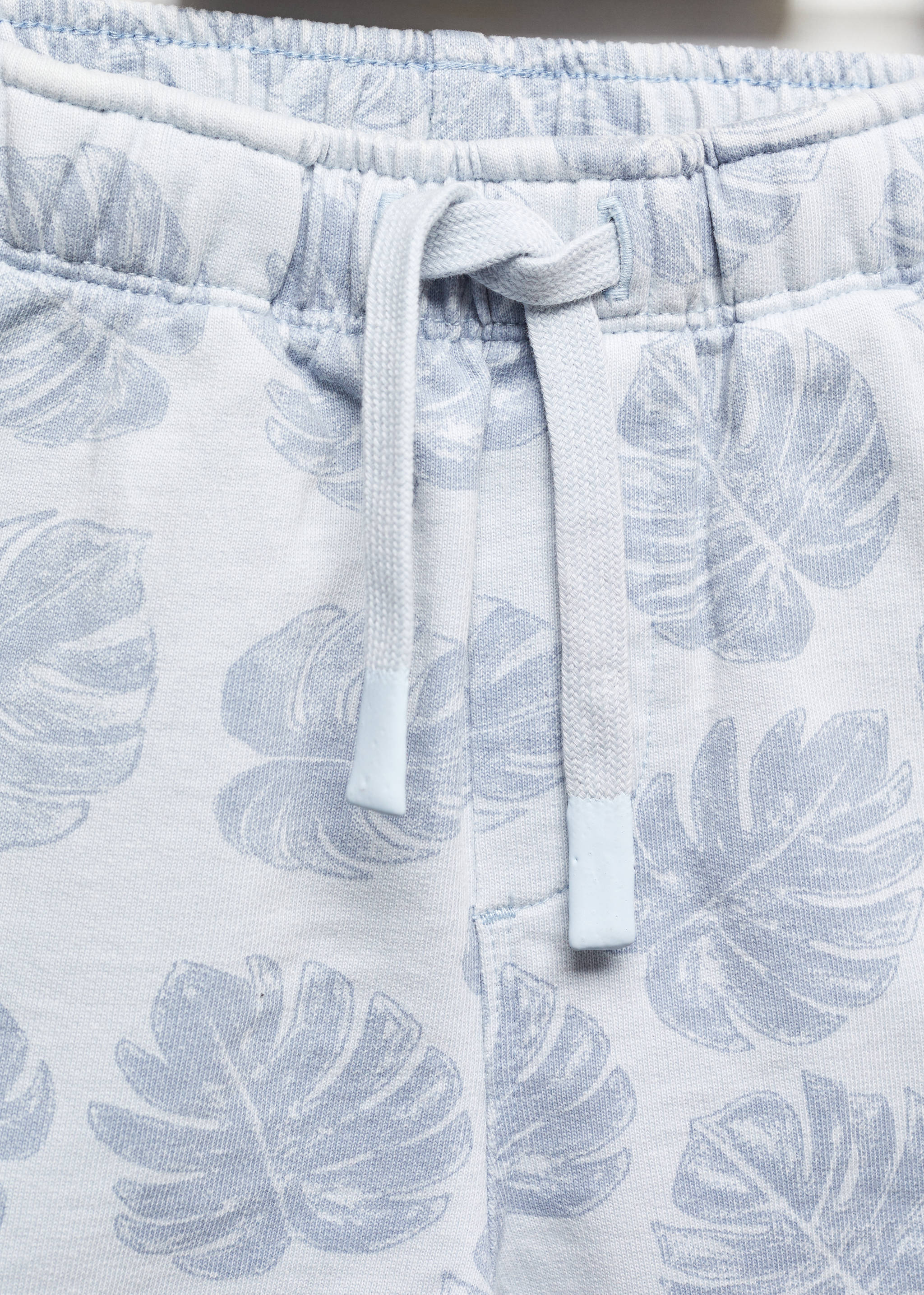 Bermuda-Shorts mit Blättermotiv - Detail des Artikels 8