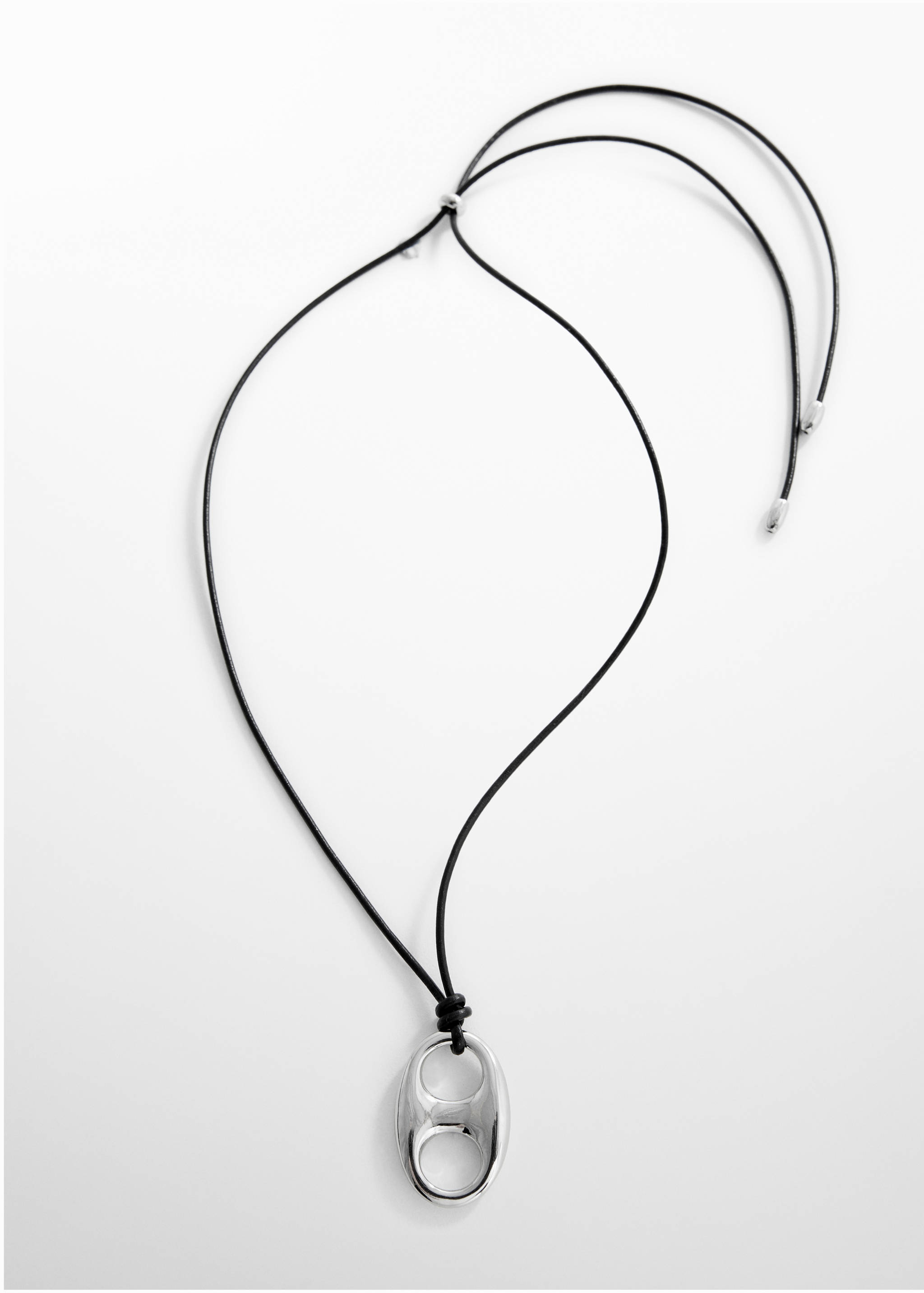 Collier avec pendentif métallique - Article sans modèle