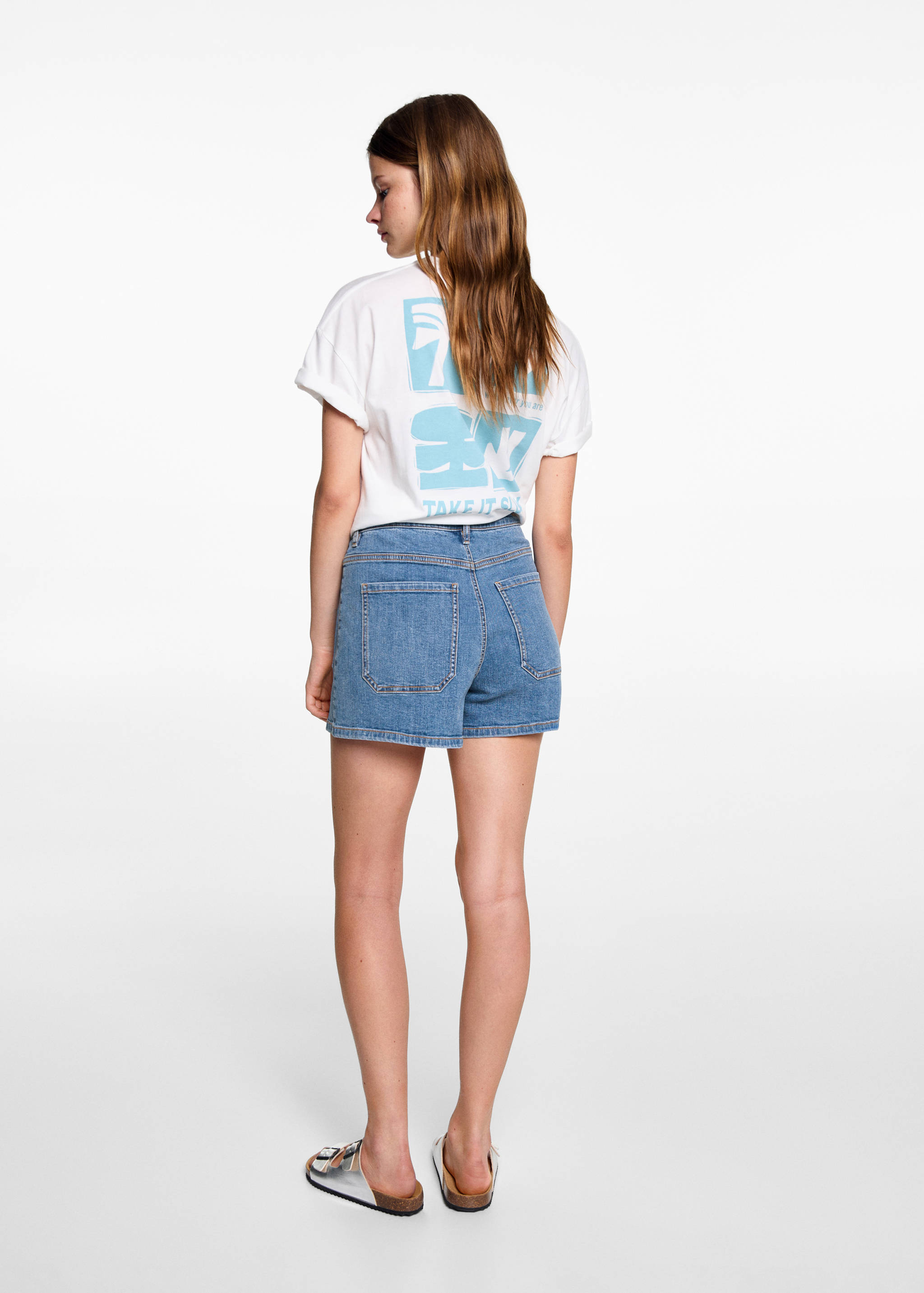 Jeans-Shorts mit Taschen - Rückseite des Artikels