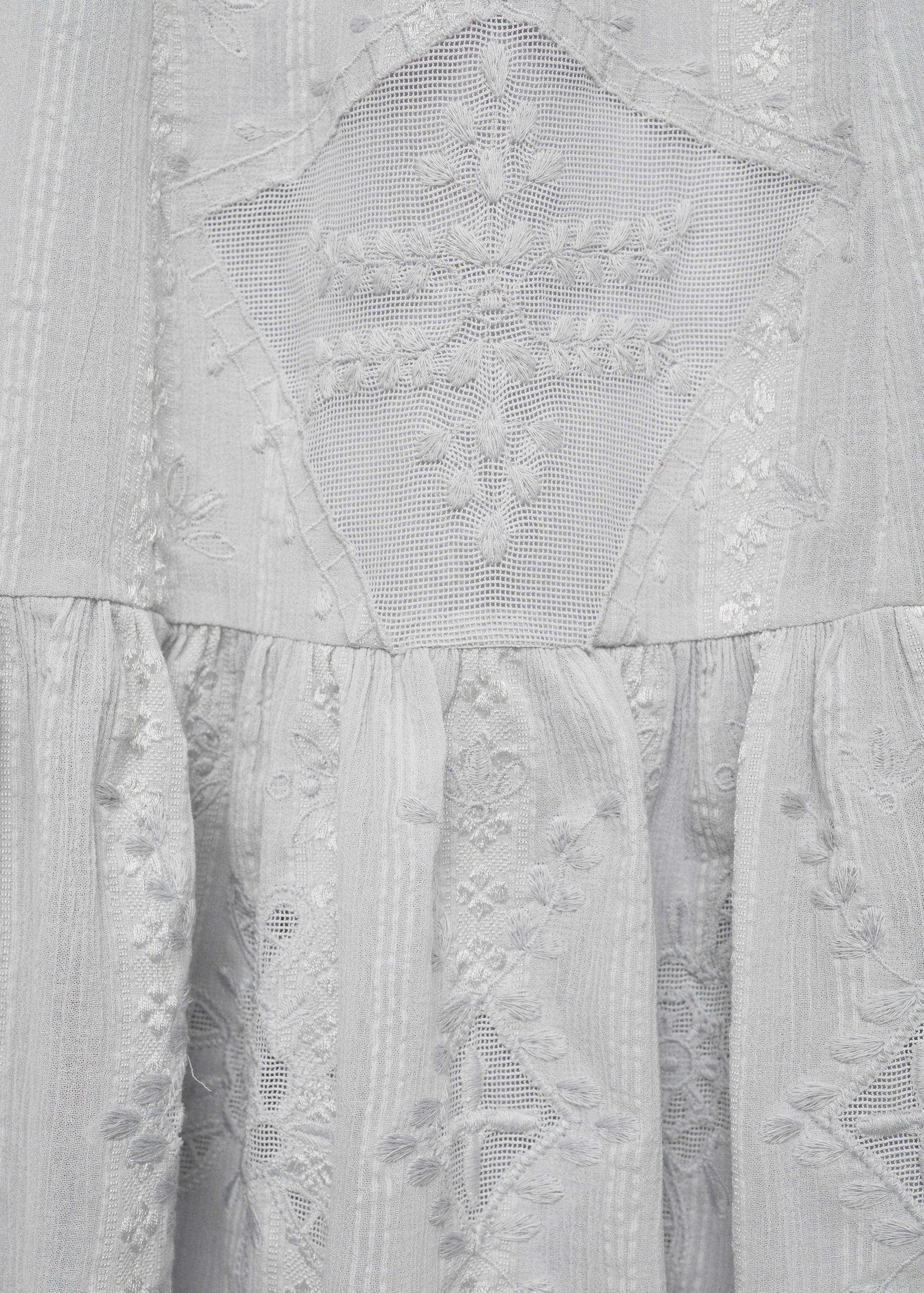 Robe brodée détail pompons - Détail de l'article 8