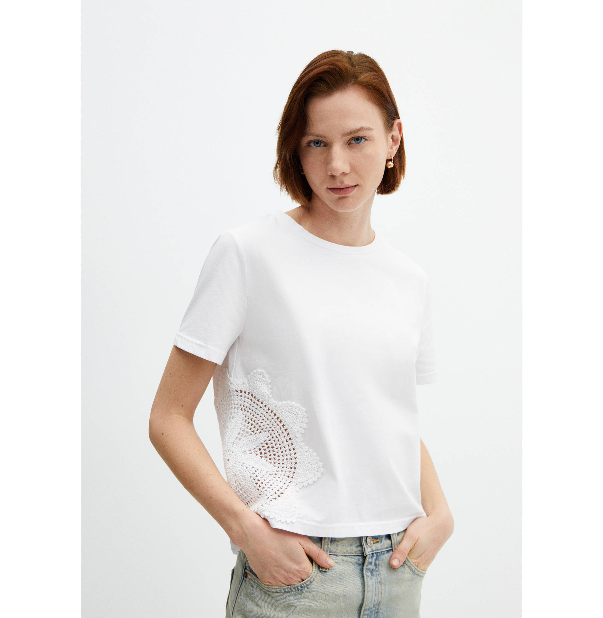 T-shirt with embroidered detail - Medium plane