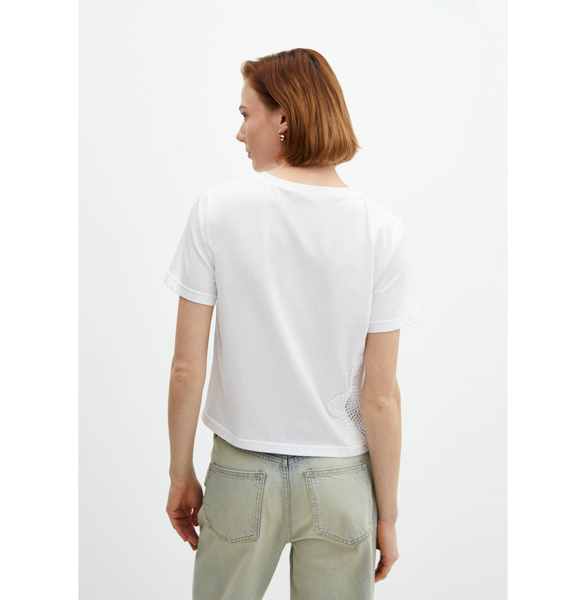 T-shirt with embroidered detail - Reverse of the article