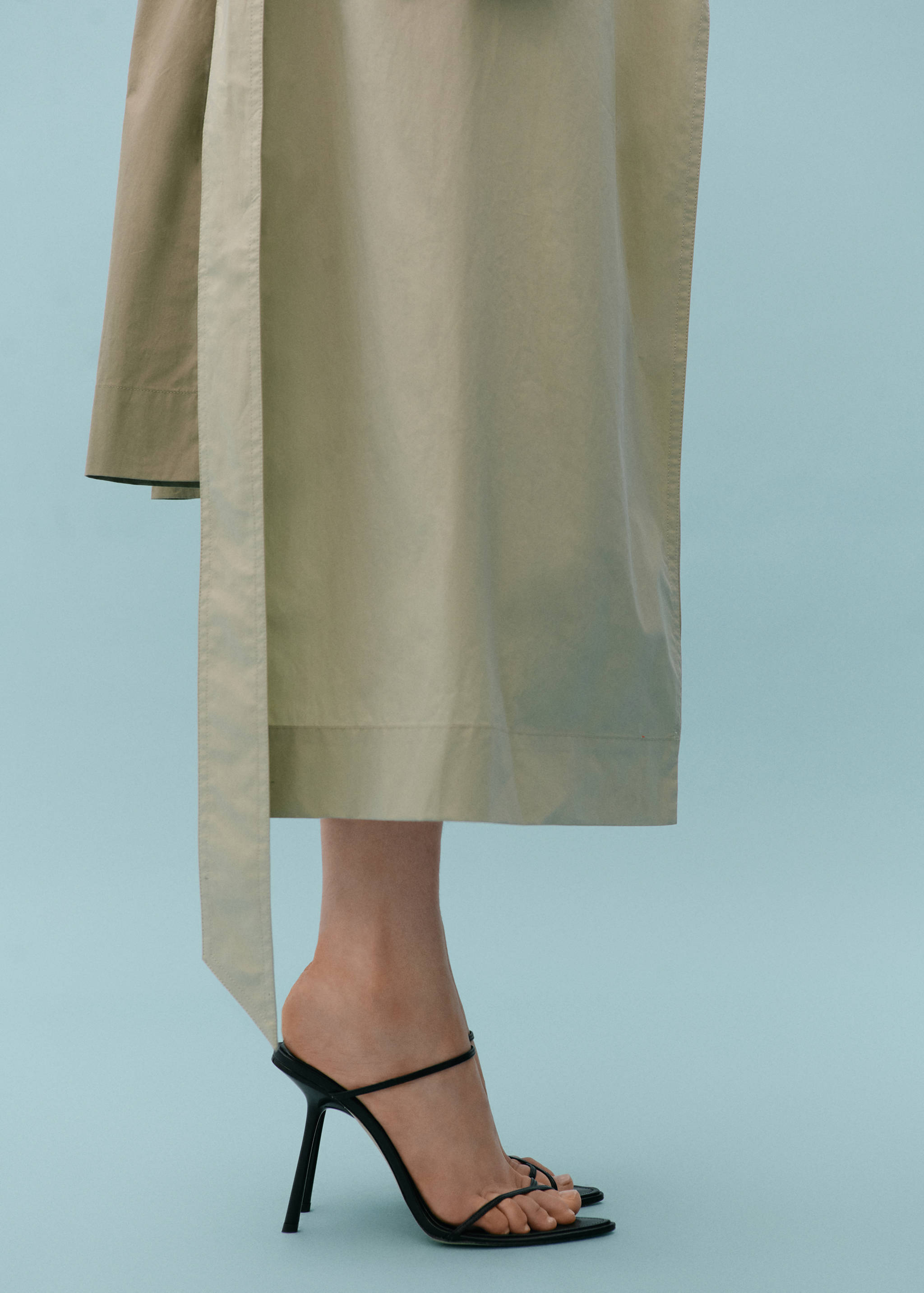 Leather sandal with inclined heel - General plane