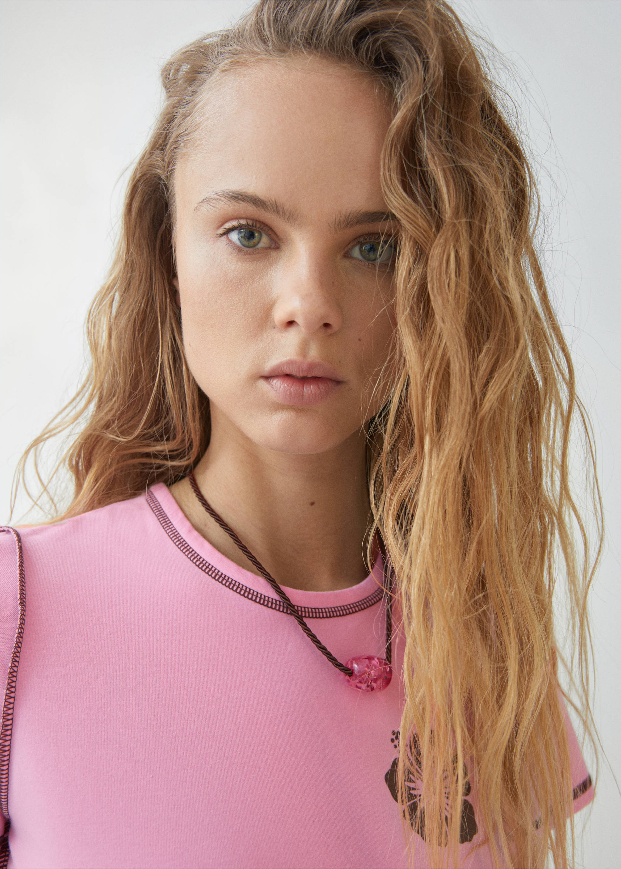 Camiseta crop estampada - Detalle del artículo 1, Rosa pastel. Ref: 67039232-00.
