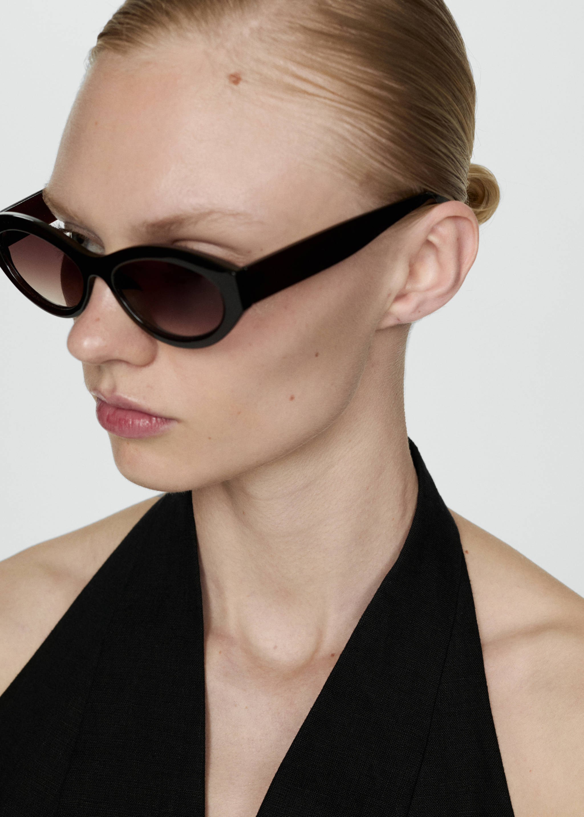 Halter neck linen vest - Details of the article 1