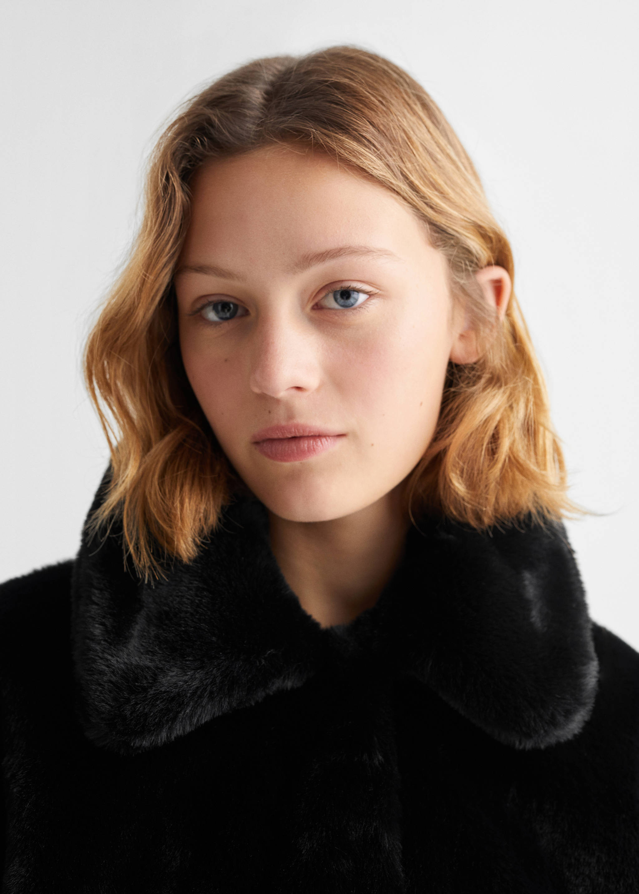 Manteau en imitation fourrure à revers - Détail de l'article 1