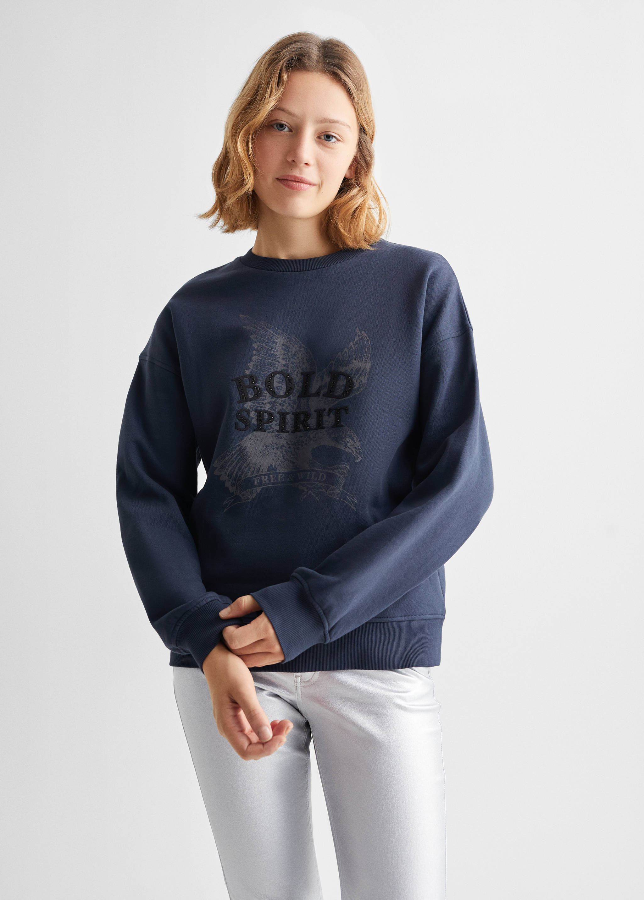 Gemustertes Sweatshirt mit Aufschrift - Mittlere Ansicht