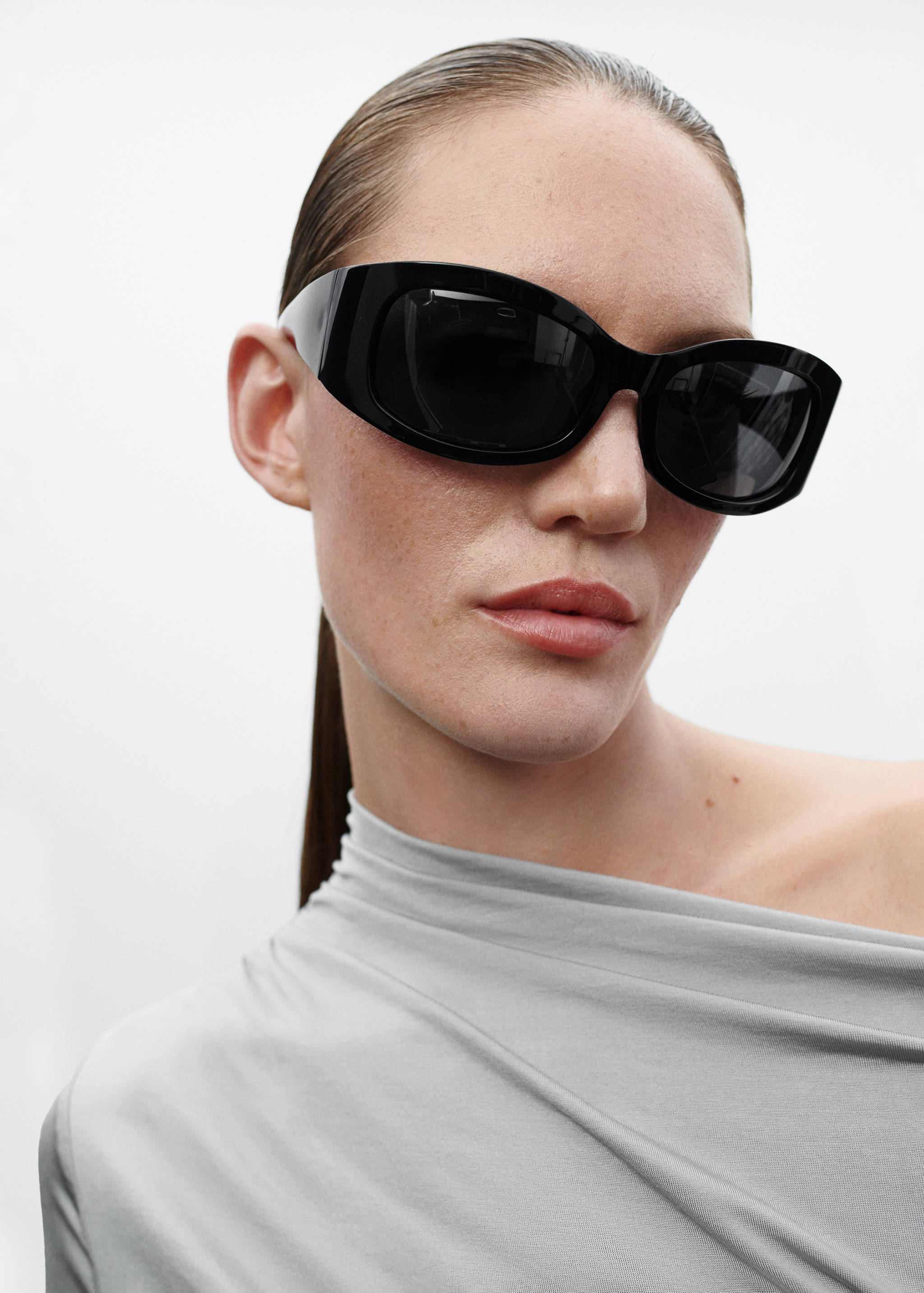 Oval-frame sunglasses - General plane