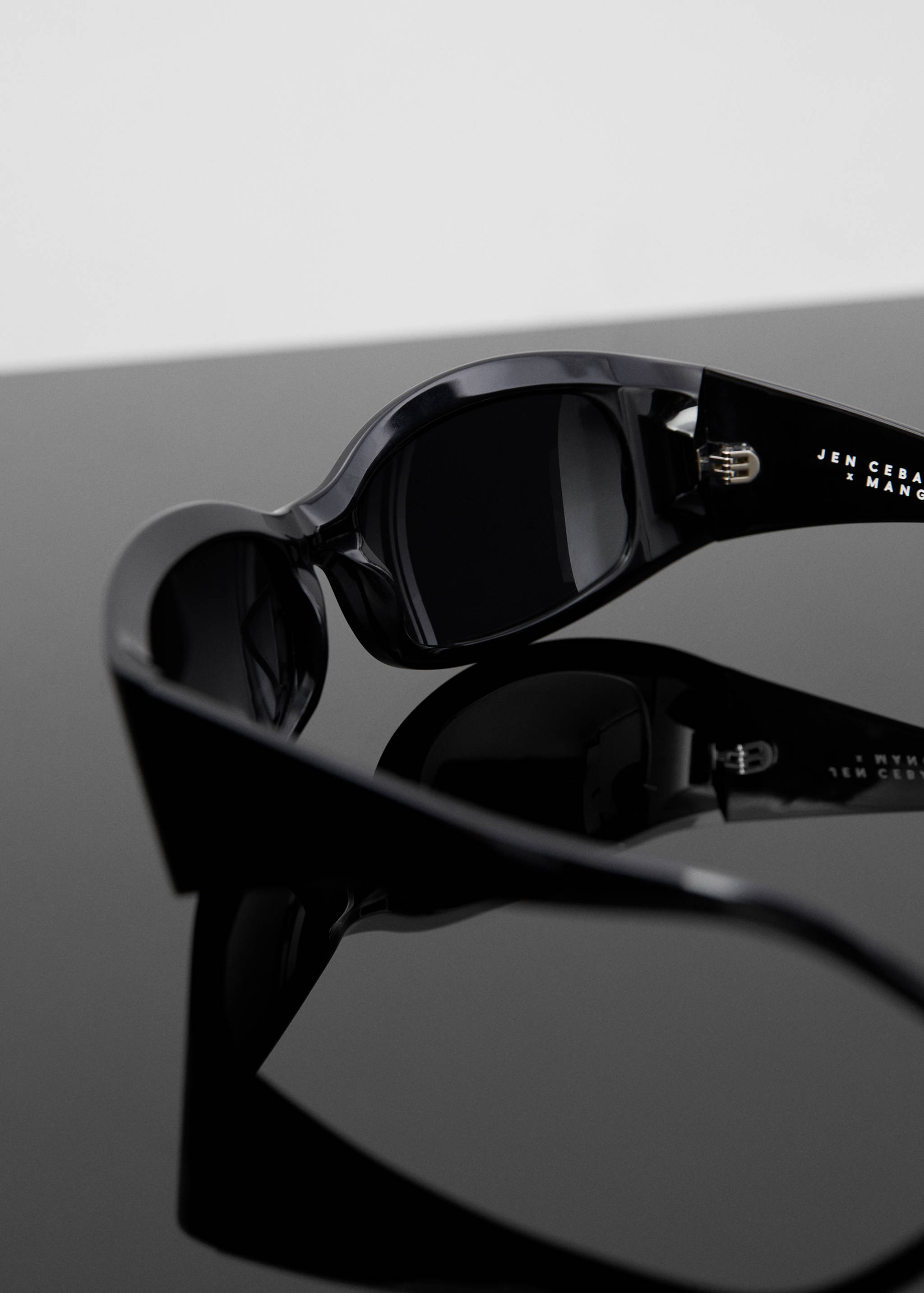 Oval-frame sunglasses - Details of the article 1