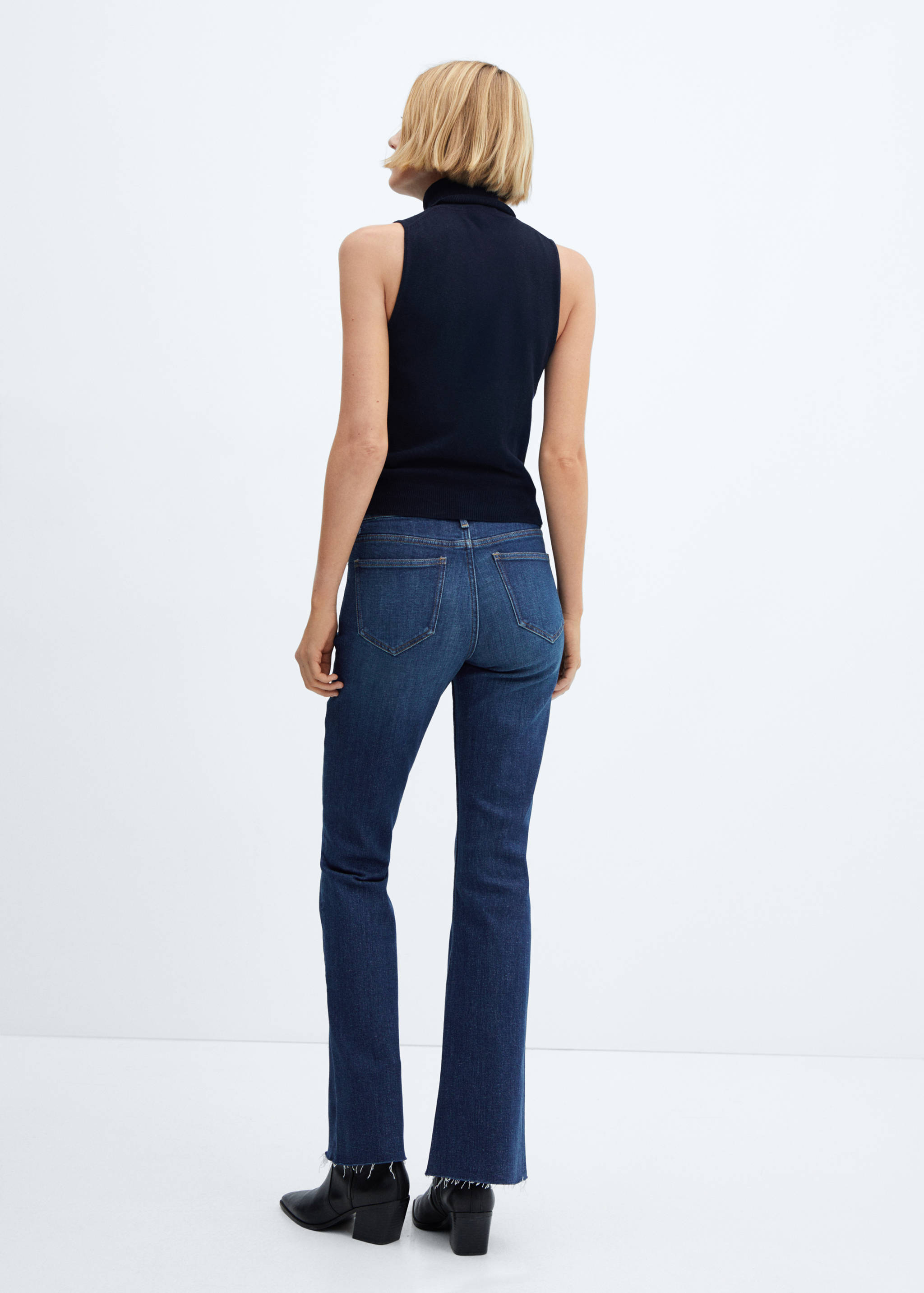 Medium-rise flared jeans - Reverse of the article