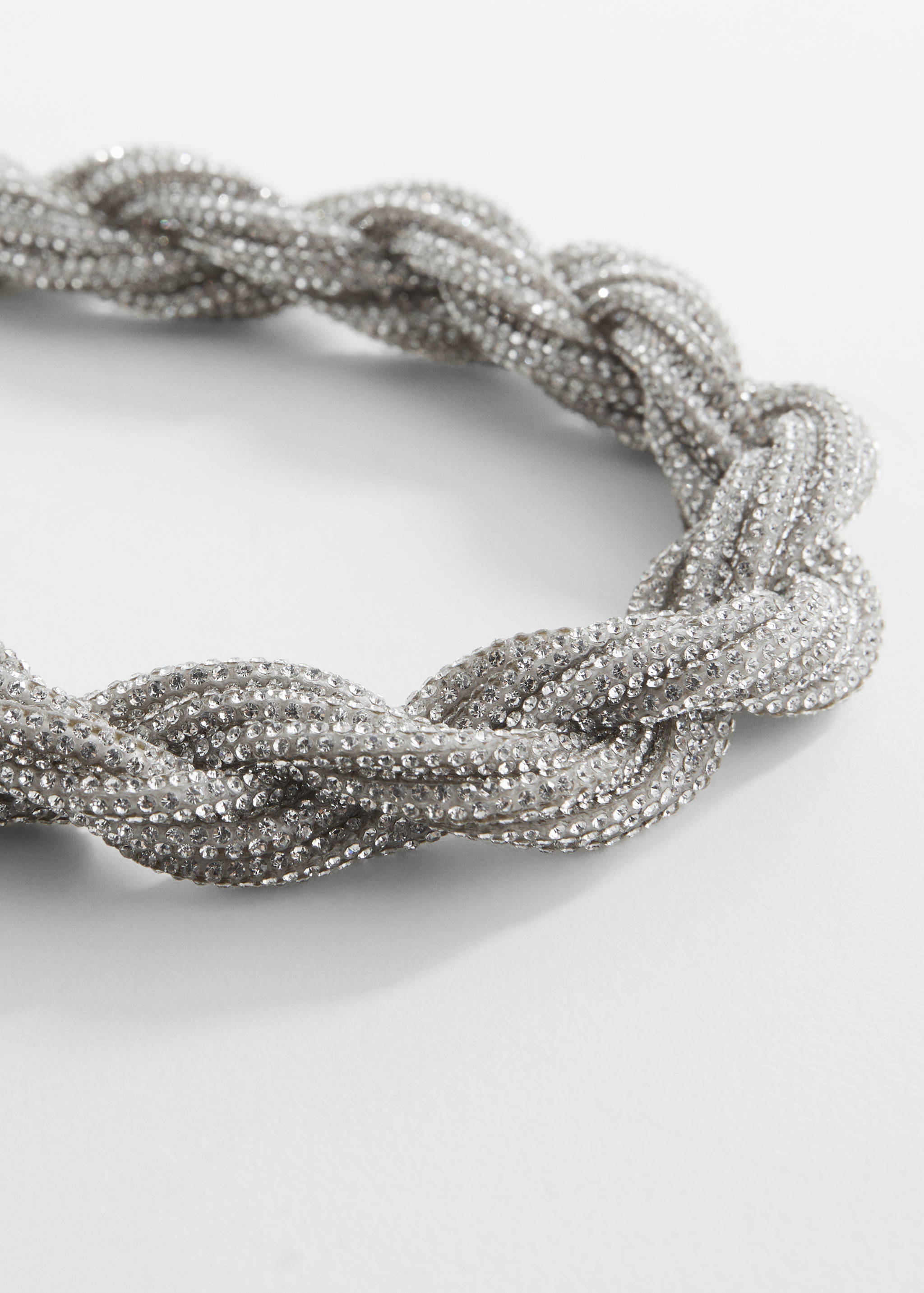 Collier entrelacé strass - Plan moyen