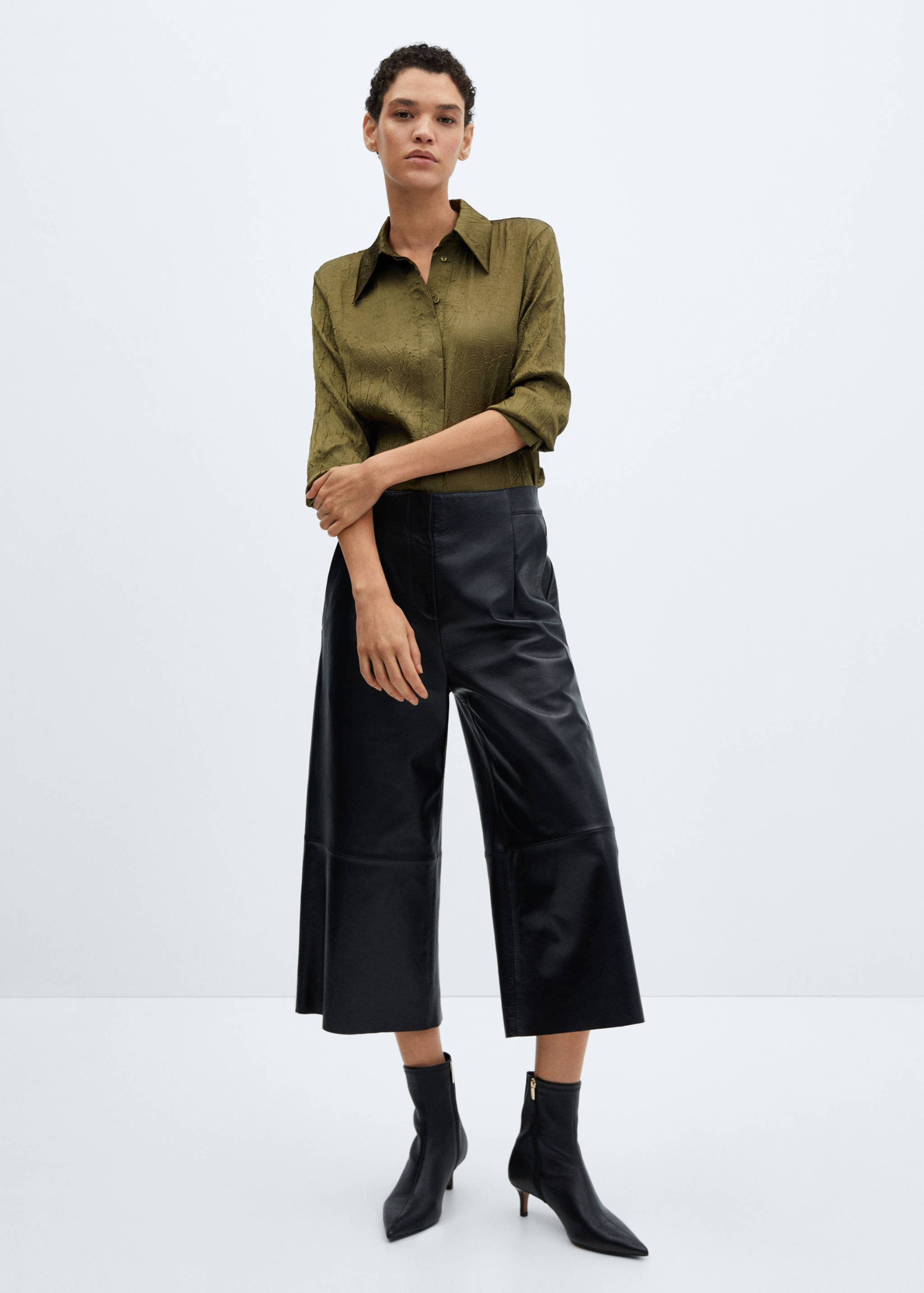 Camisa textura satinada - Plano general