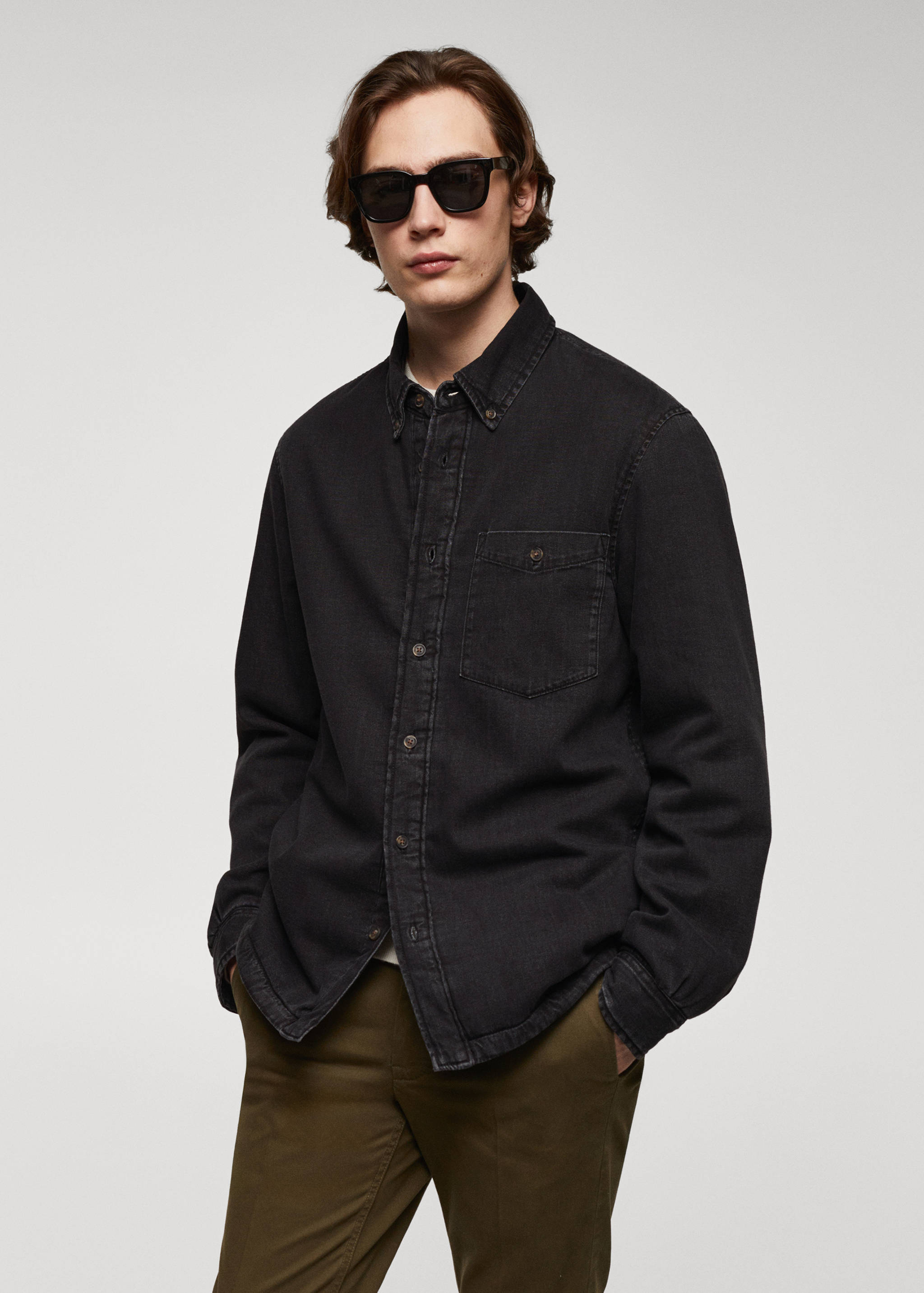 Sobrecamisa denim acolchada - Plano medio