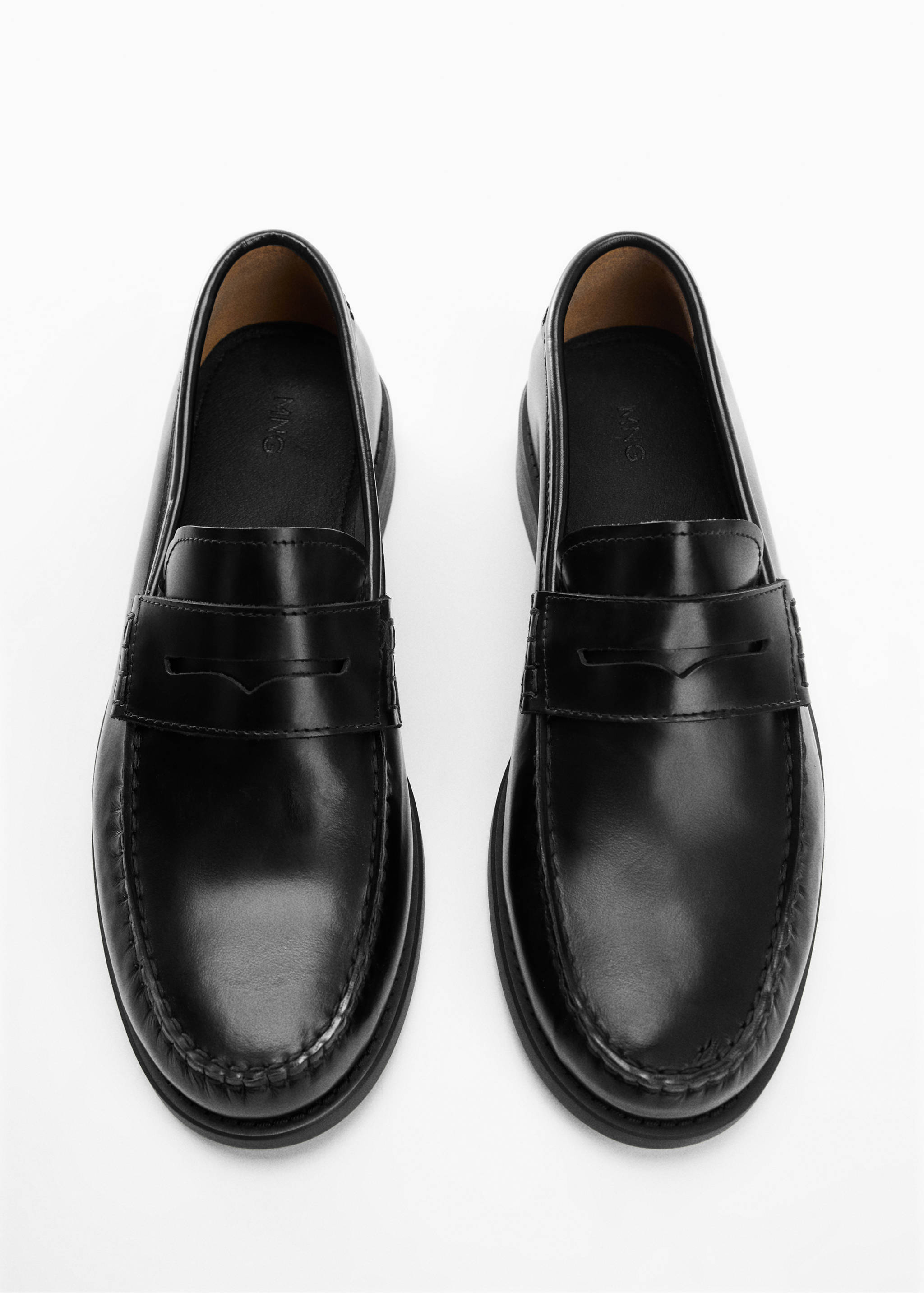 Mocassim de pele antic com tira na gáspea - Pormenor do artigo 3