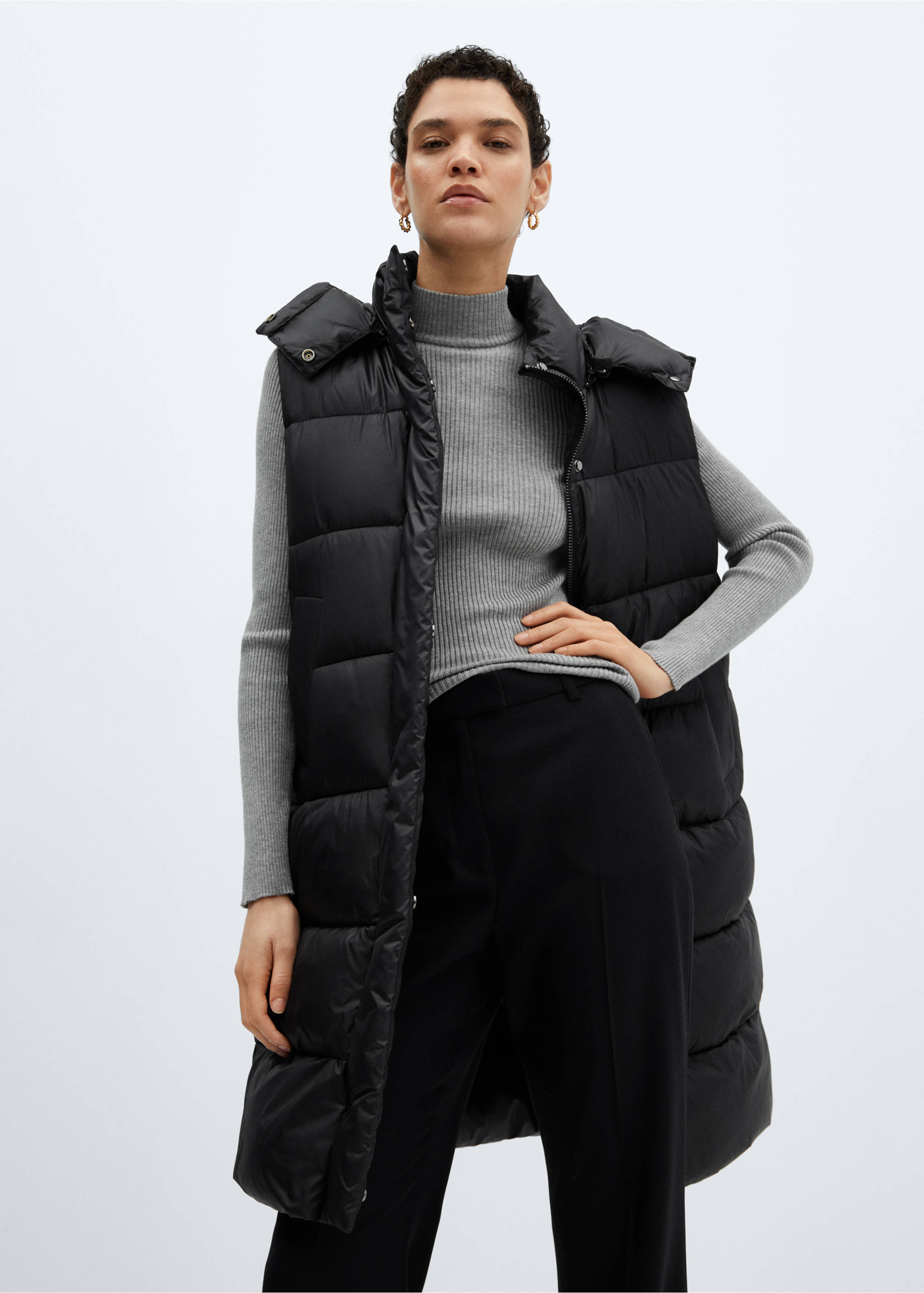 Quilted gilet with hood - Medium plane, Black. Ref: 67043262-00.