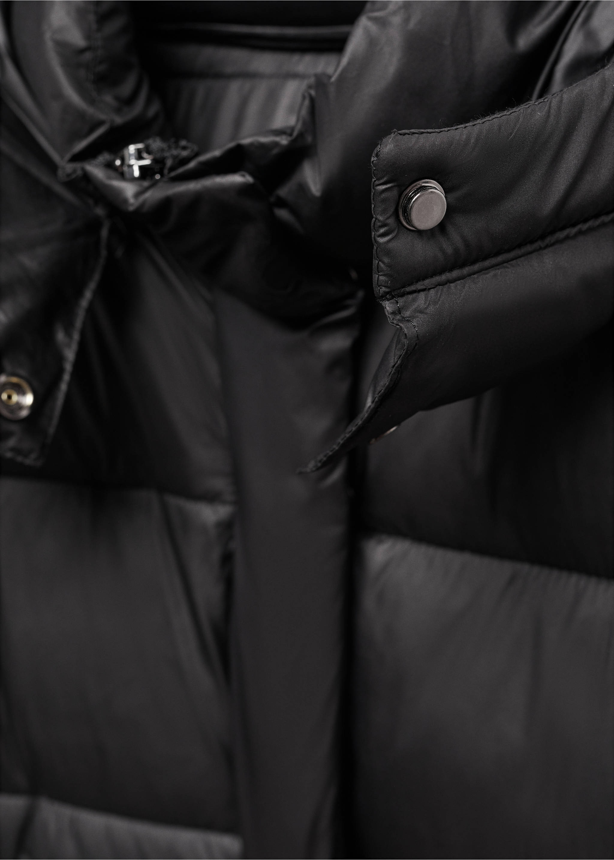 Quilted gilet with hood - Details of the article 0, Black. Ref: 67043262-00.