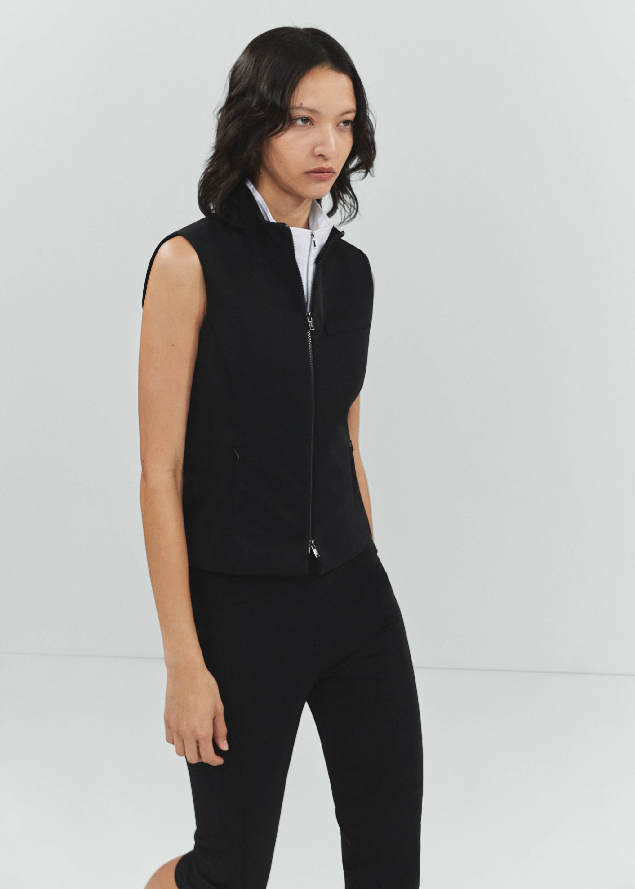 Capri trousers with decorative seams - Details of the article 1