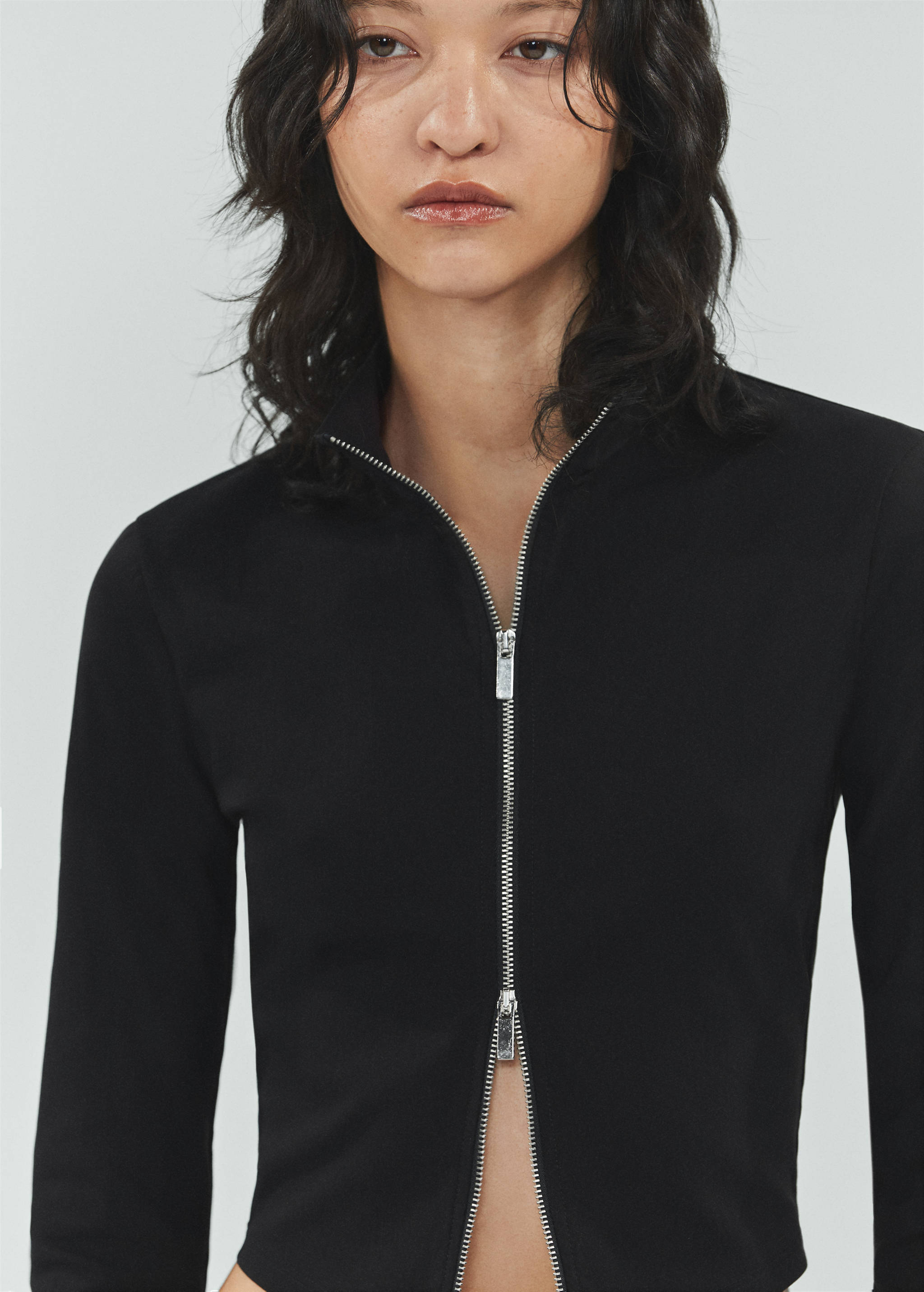 Chaqueta crop cremallera - Detalle del artículo 1