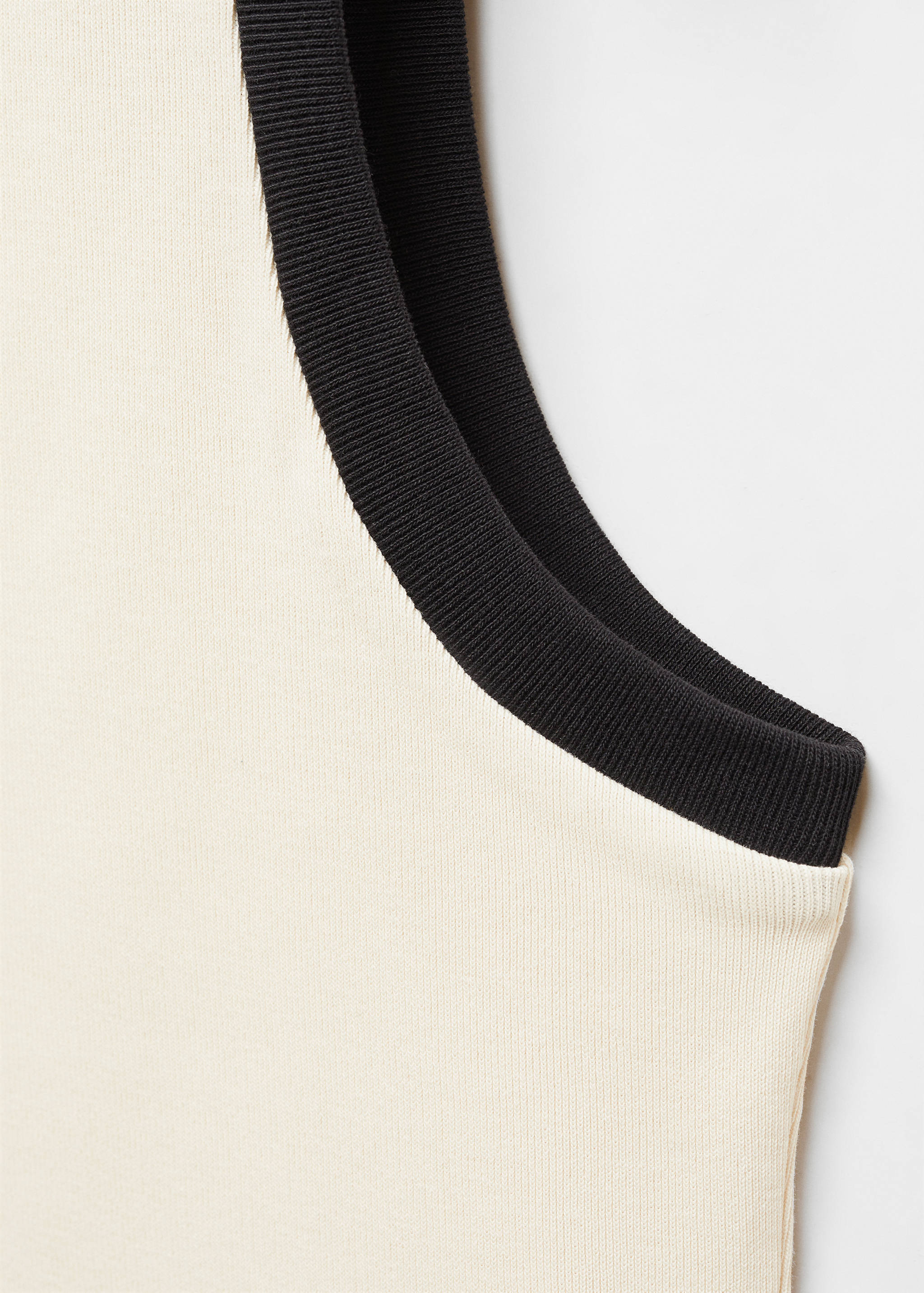 Top liserés contrastants - Détail de l'article 8