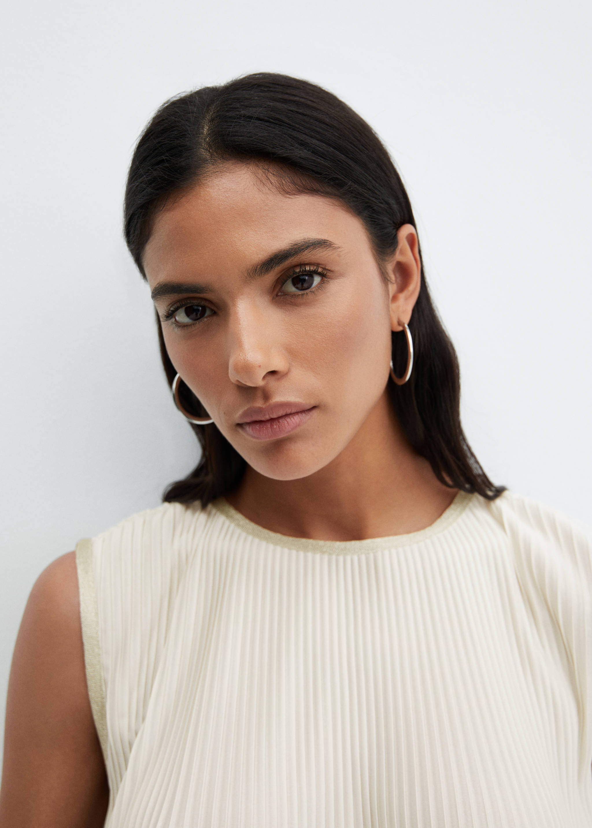 Sleeveless pleated top - Details of the article 1