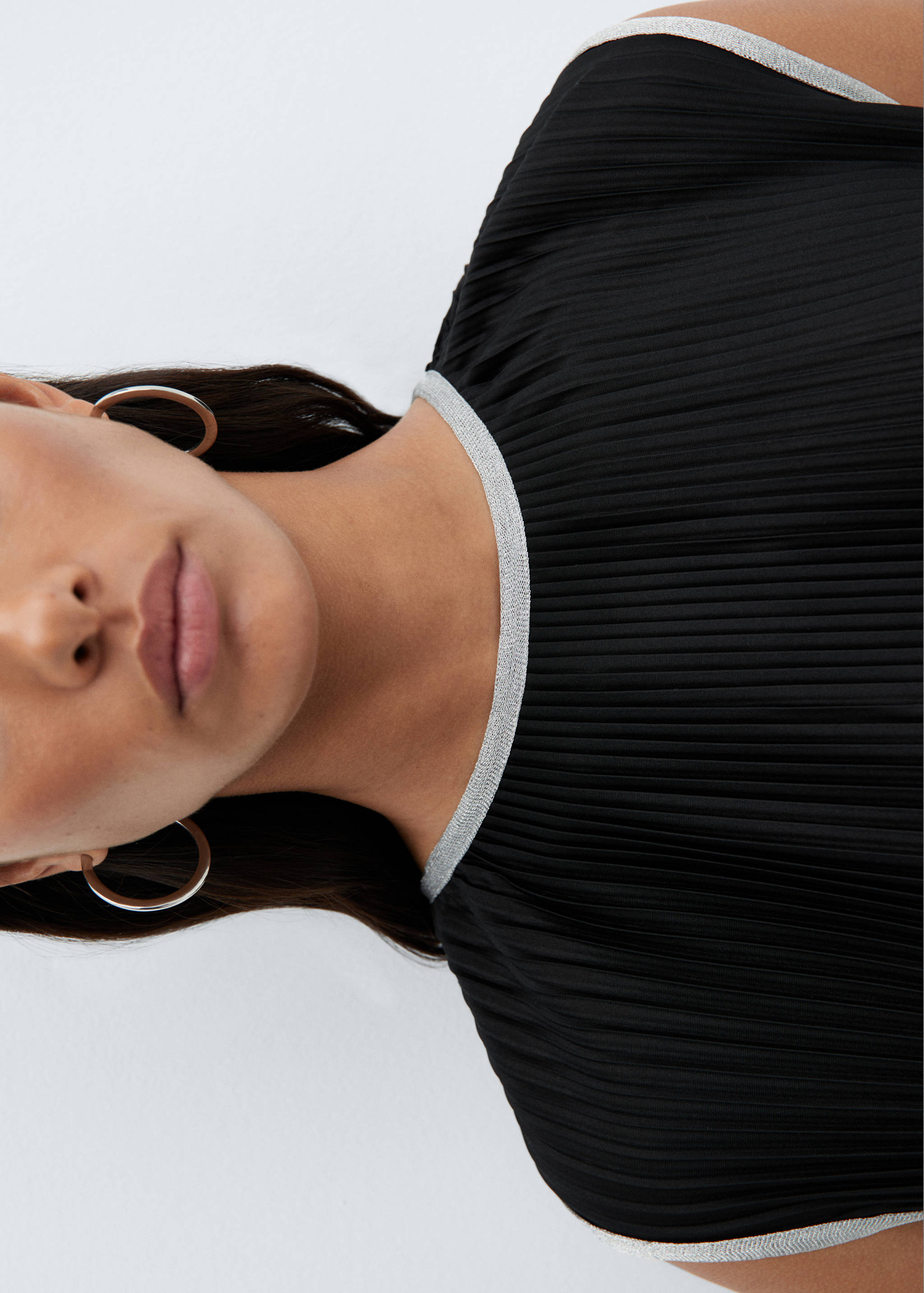 Sleeveless pleated top - Details of the article 2