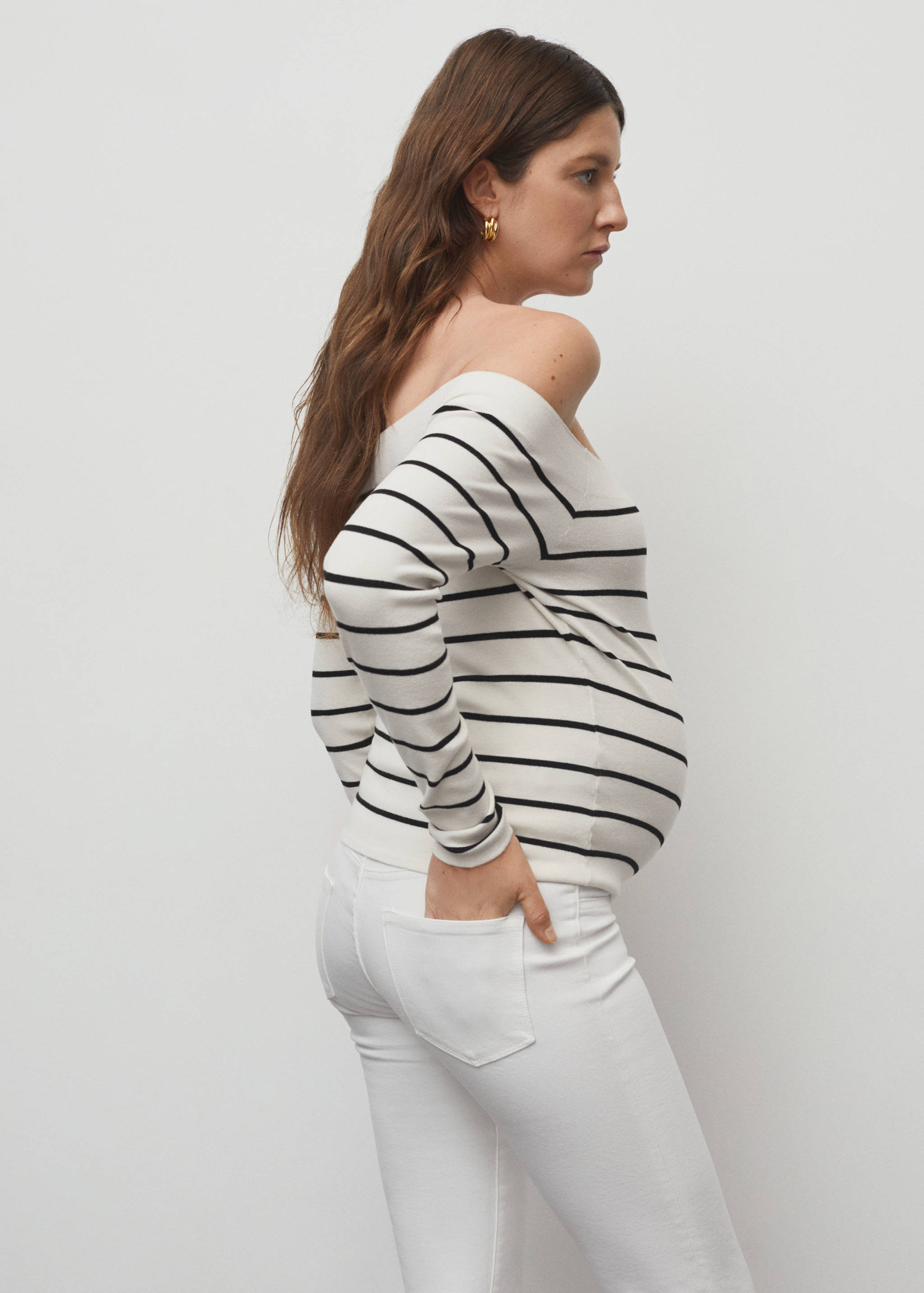 Off-the-shoulder knitted sweater - Reverse of the article
