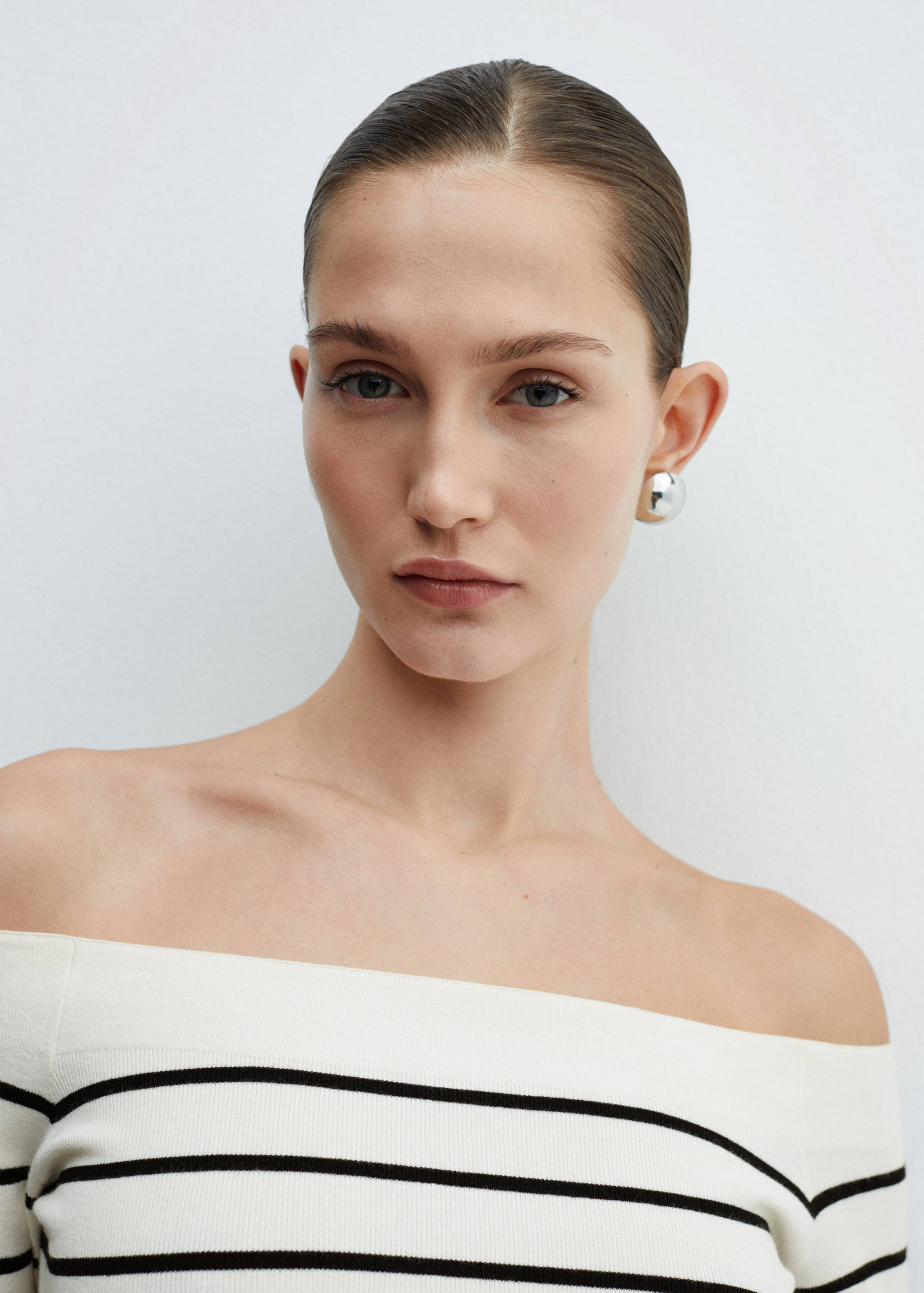 Off-the-shoulder knitted sweater - Details of the article 1