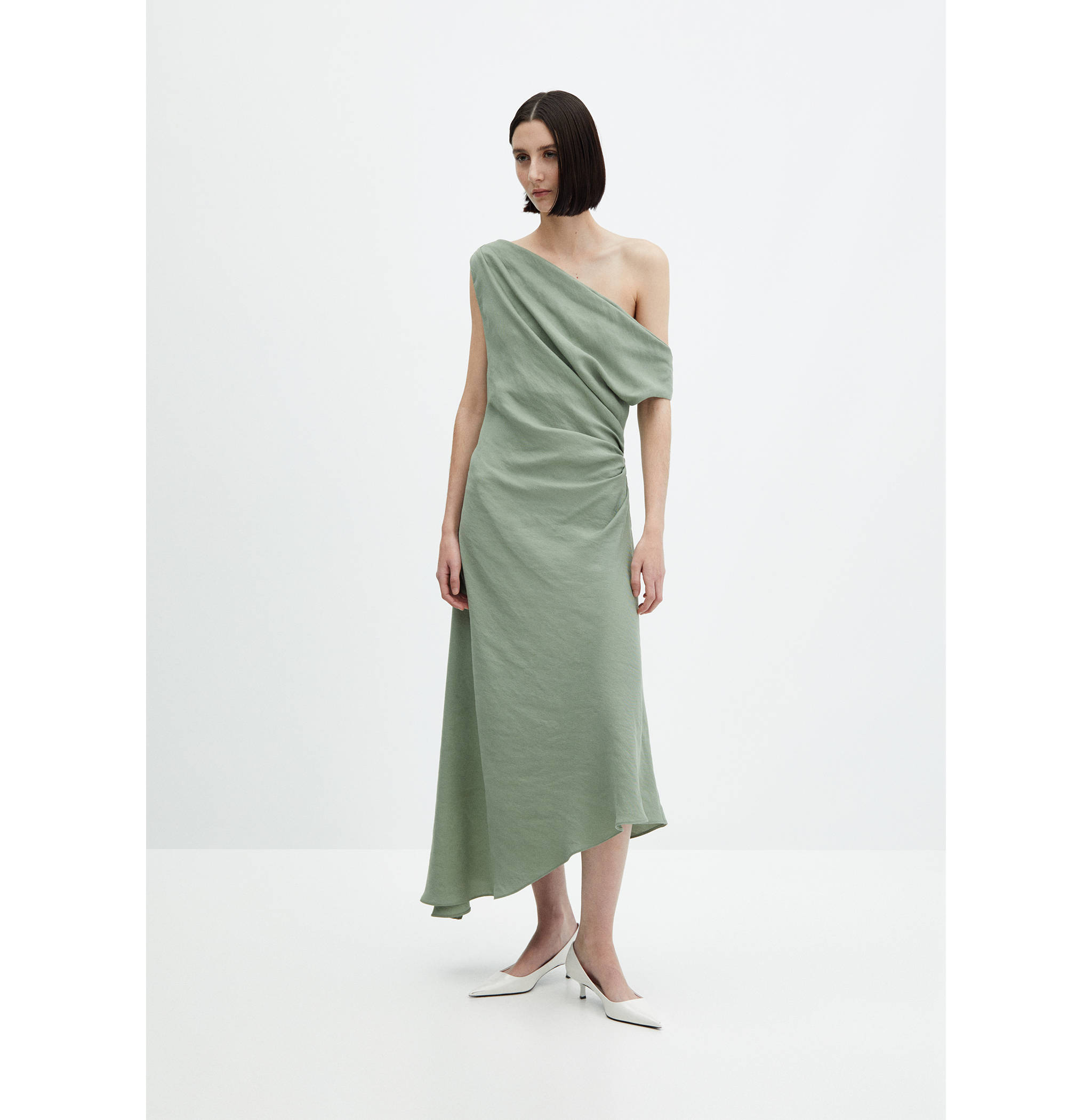 Asymmetrical pleated dress - General plane
