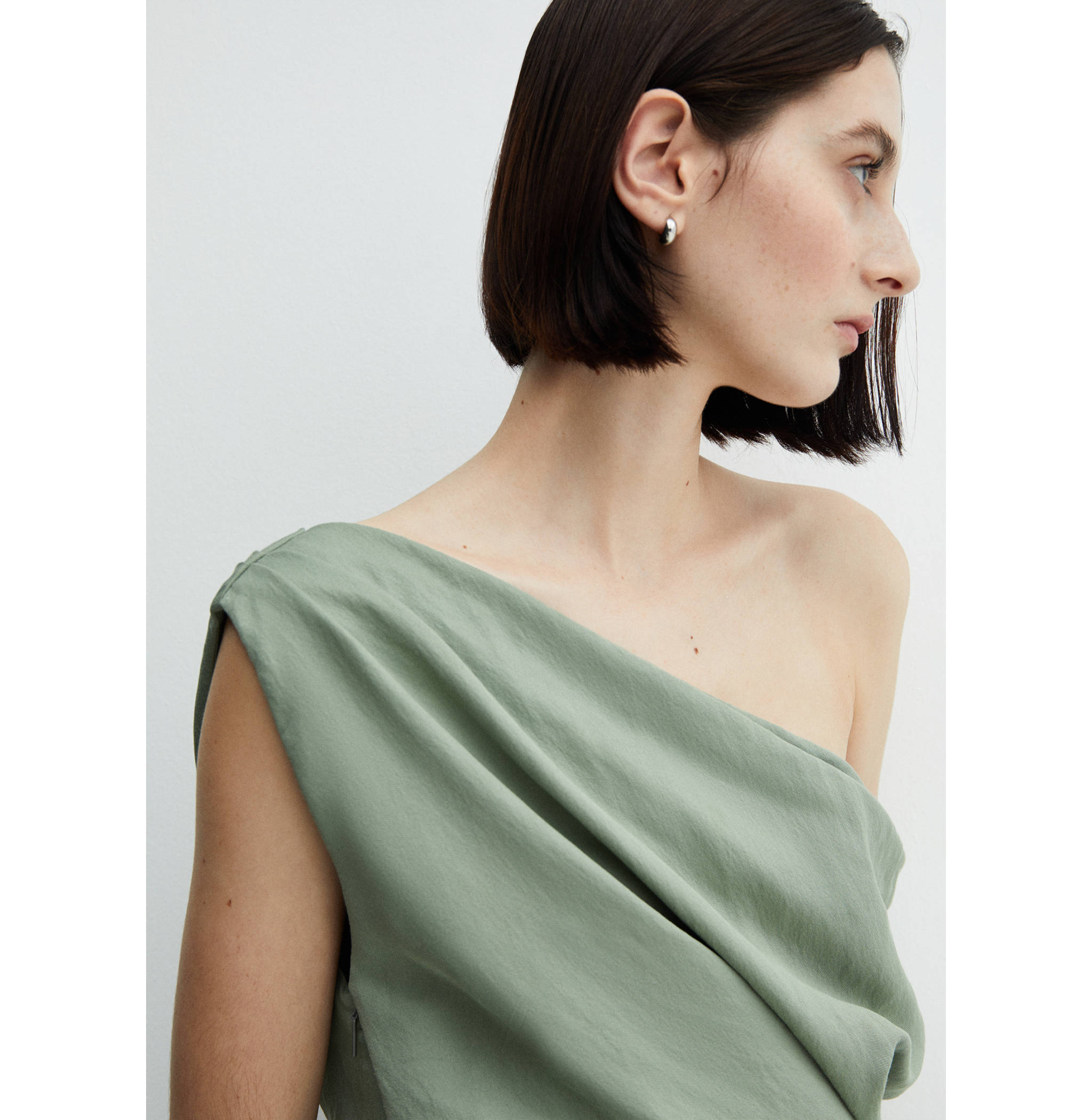 Asymmetrical pleated dress - Details of the article 1