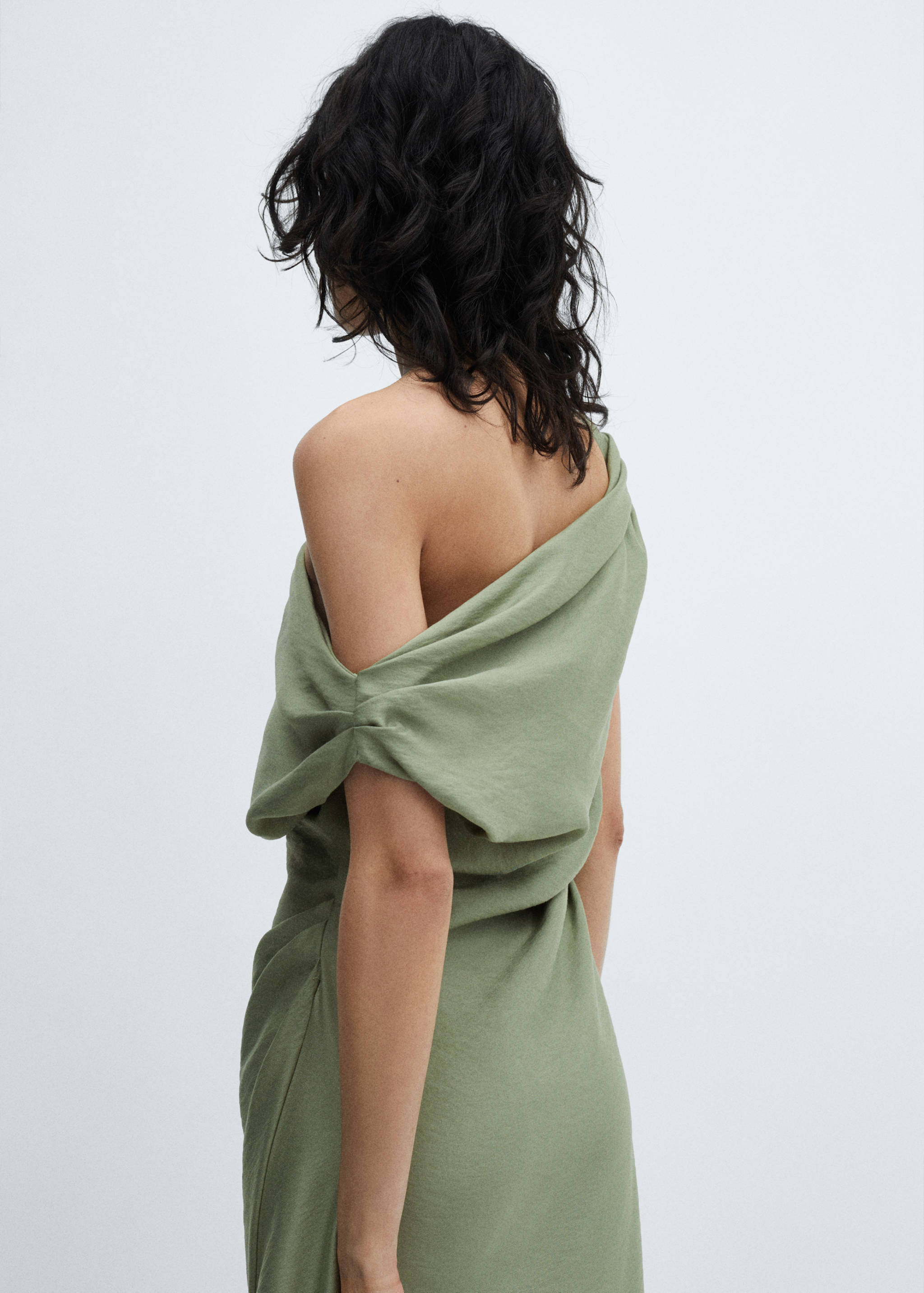 Asymmetrical pleated dress - Details of the article 6