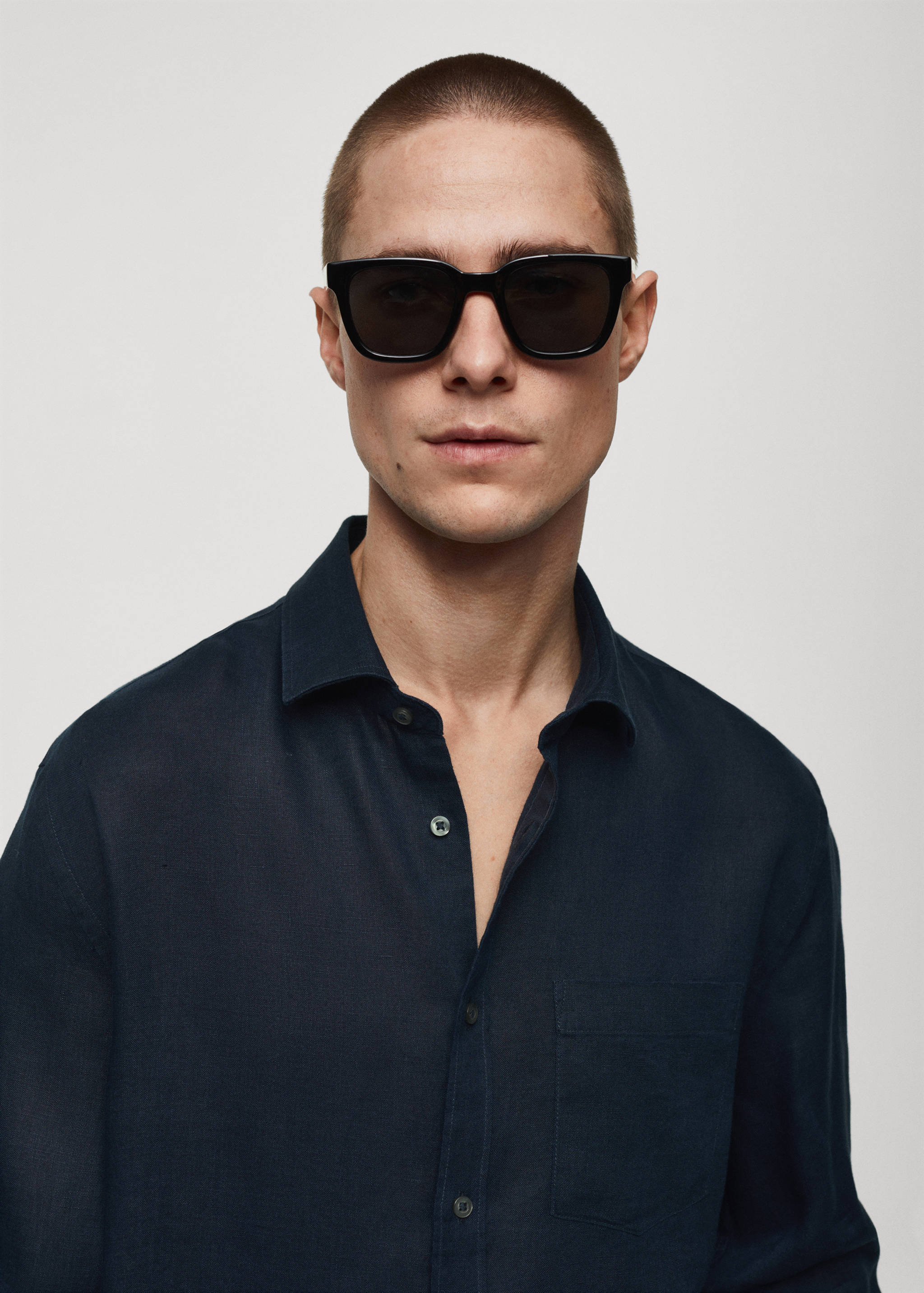 Classic fit 100% linen shirt - Details of the article 3