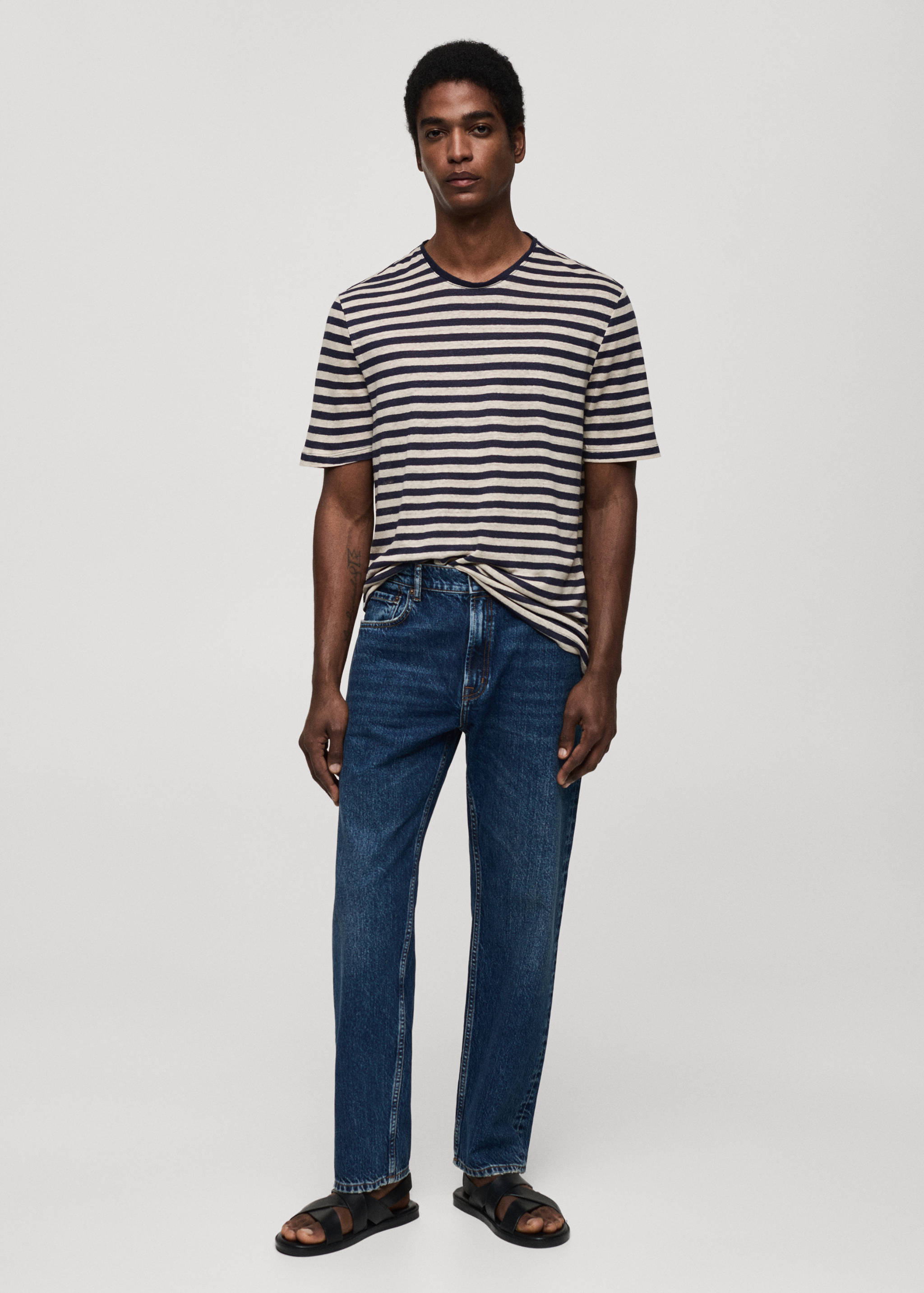T-shirt de 100% linho às riscas - Plano geral