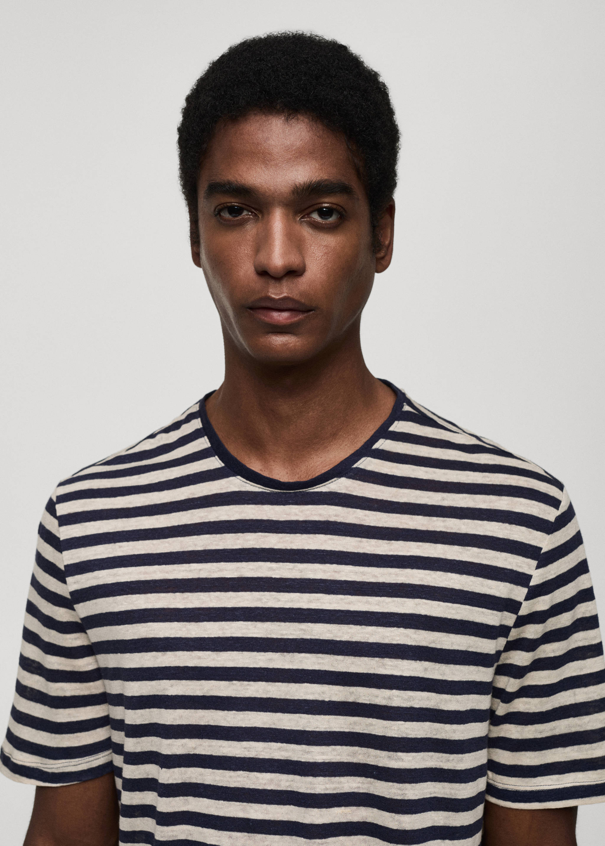 T-shirt de 100% linho às riscas - Pormenor do artigo 1